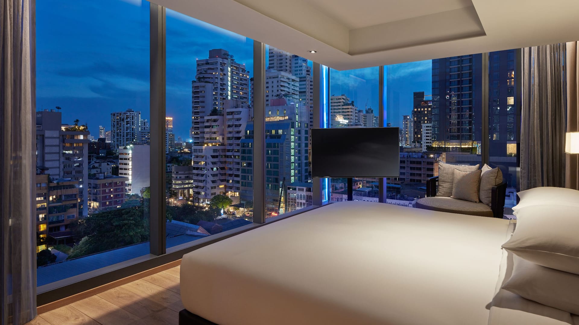 Hyatt Regency Bangkok Sukhumvit Regency Deluxe Suite Bedroom