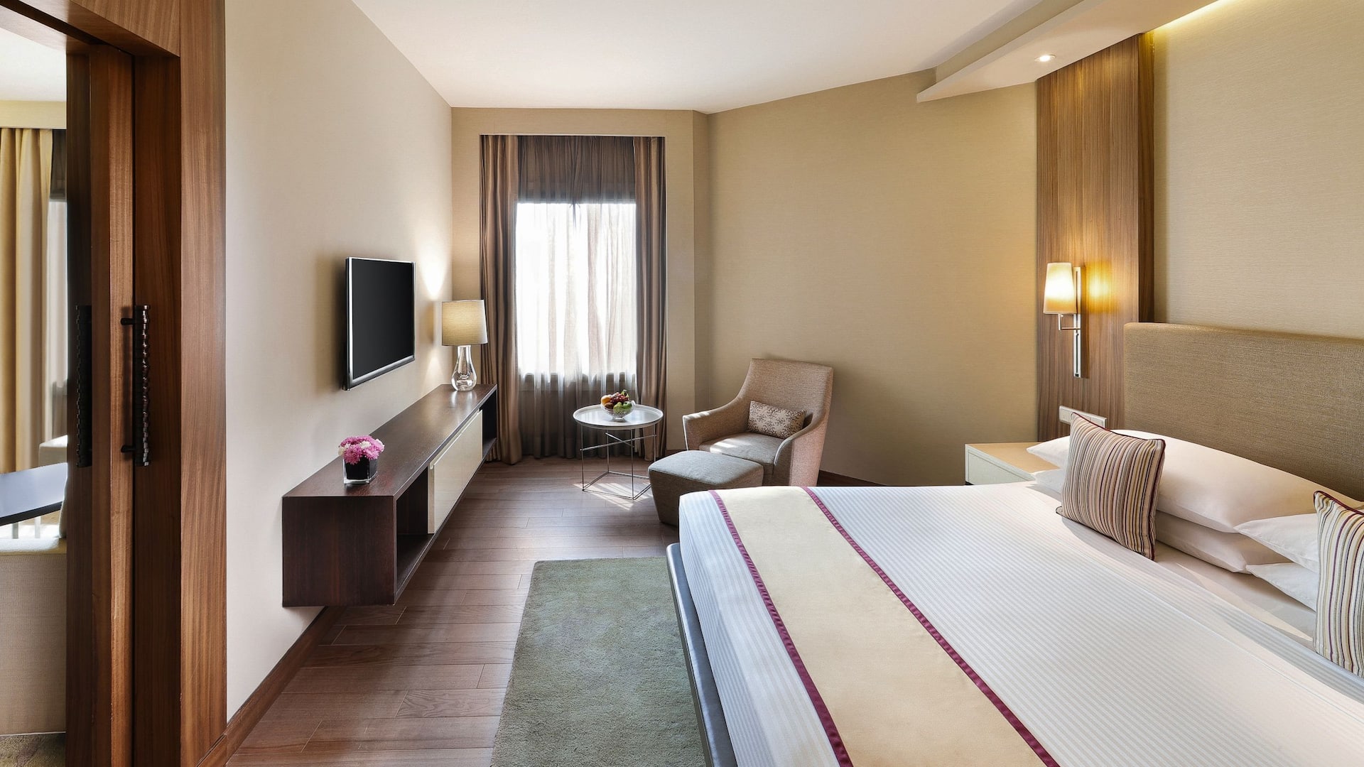 1/1 Hyatt Regency Delhi Executive Suite