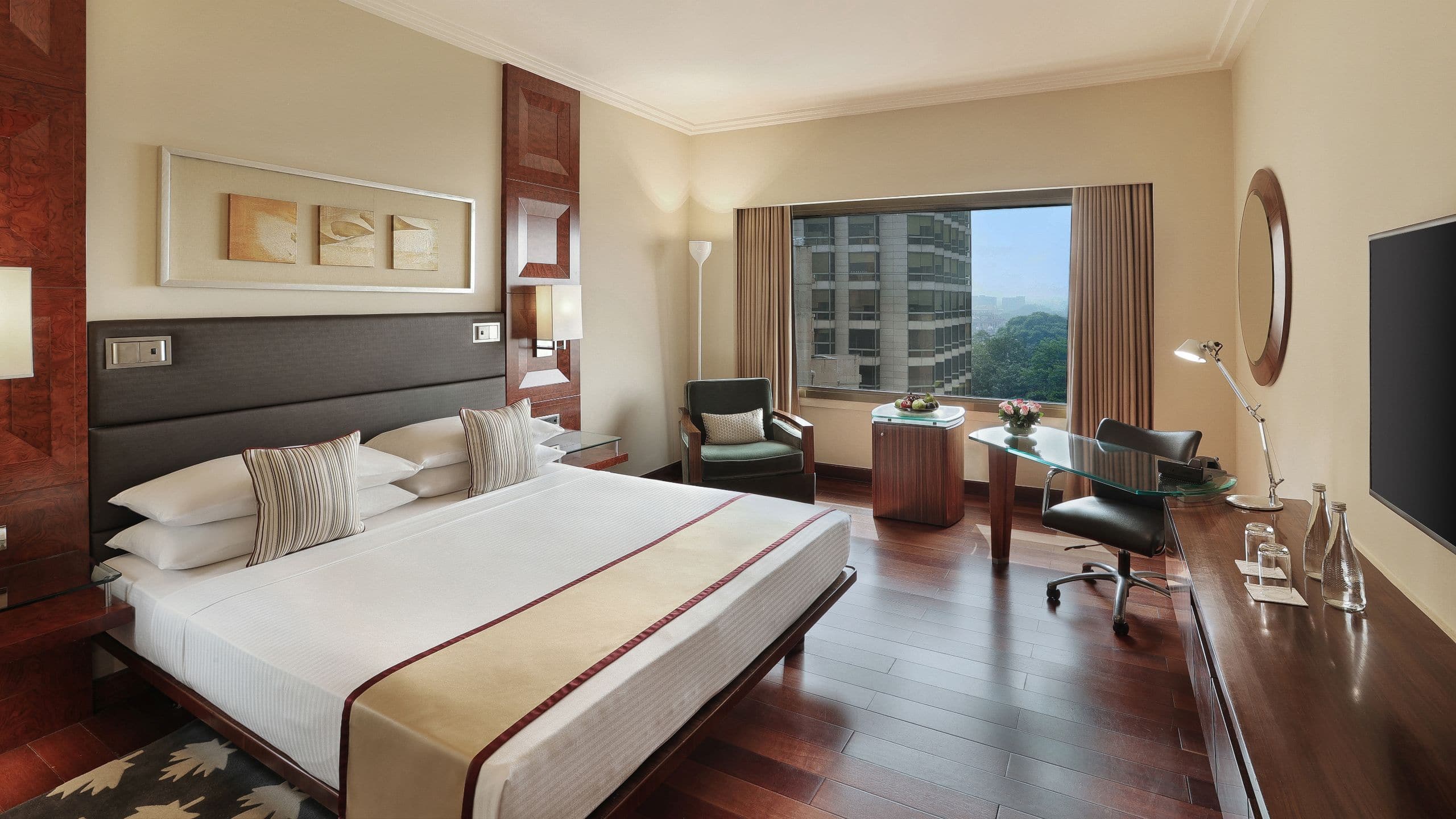 King Bed Pool View