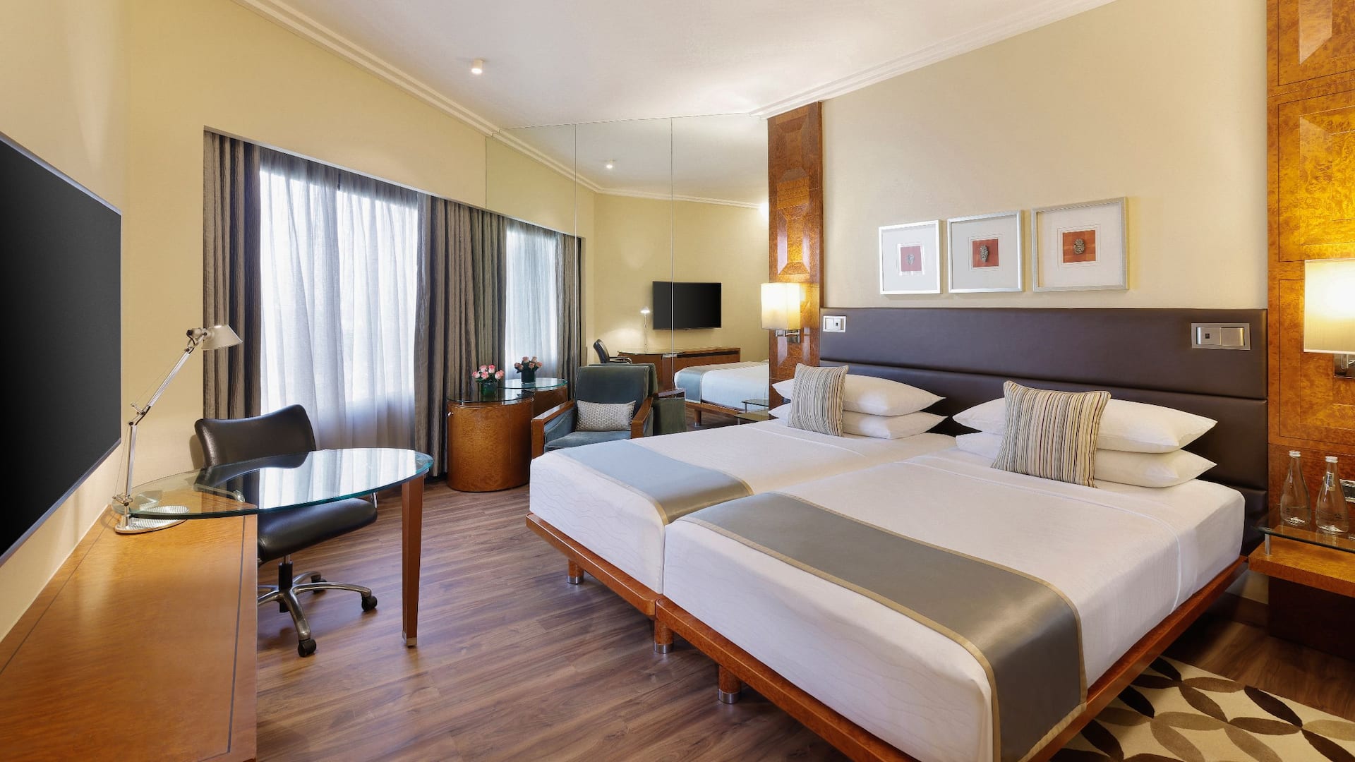 1/1 Hyatt Regency Delhi Twin Club Access
