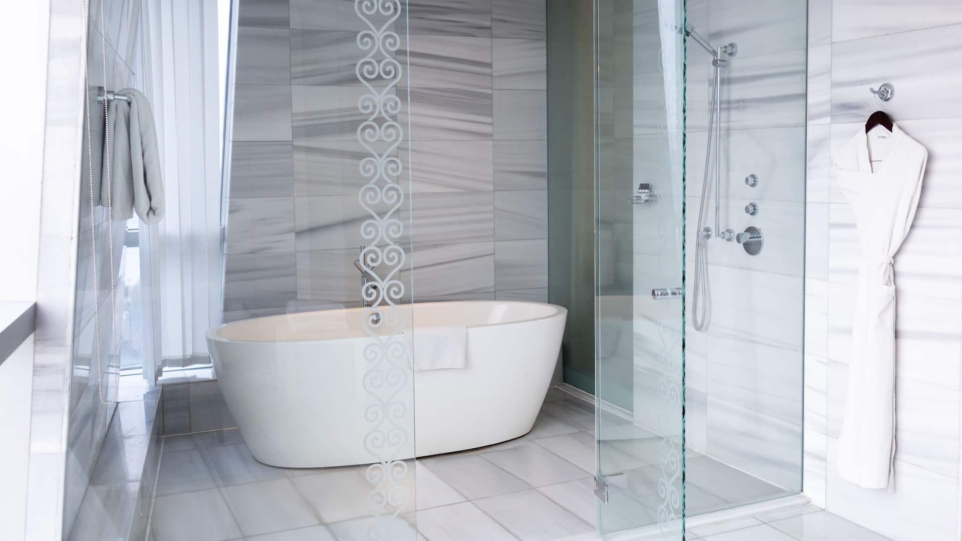 第 5，共 5 Hyatt Regency Dushanbe Regency Suite Bathroom View