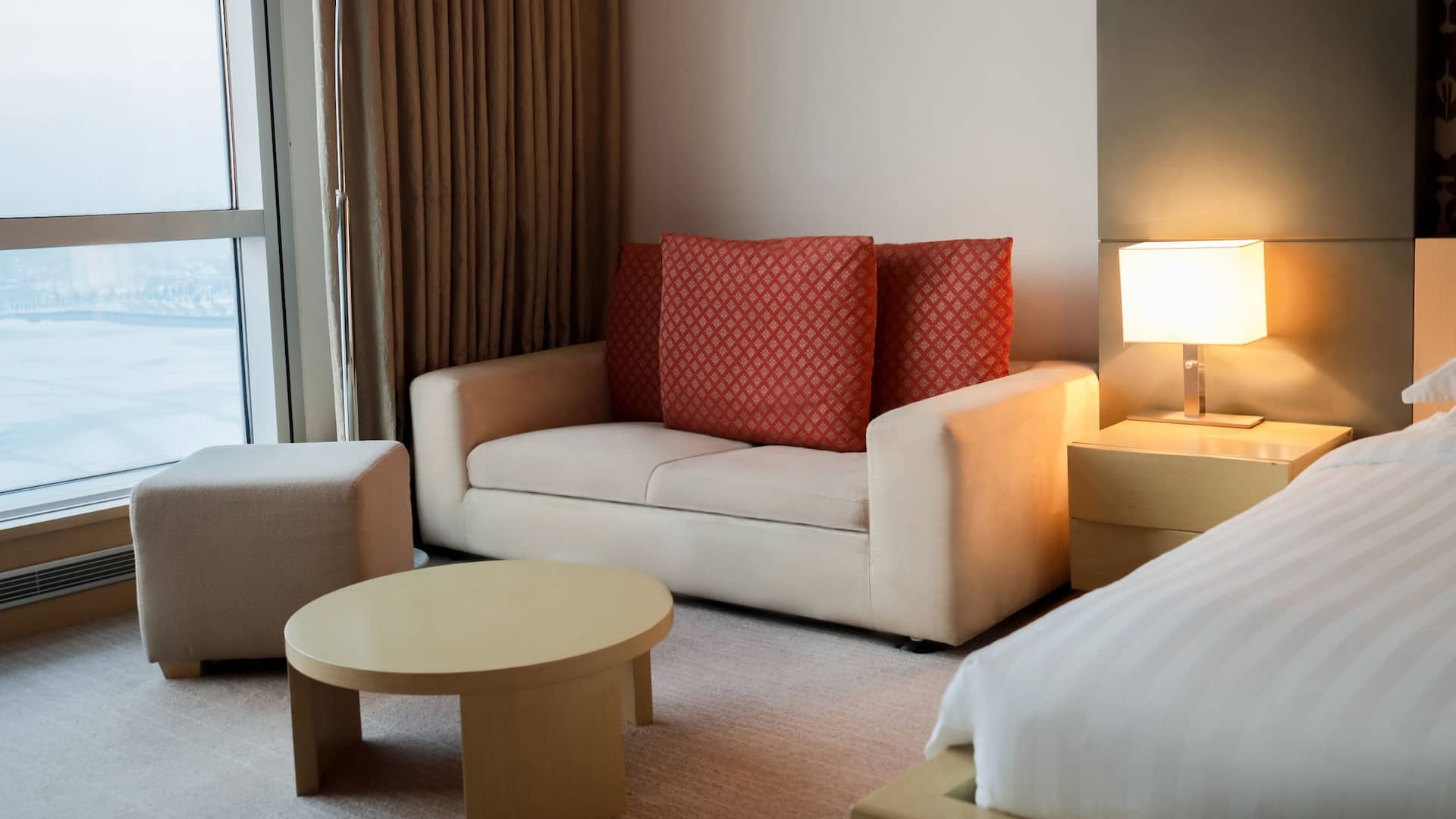 第 2，共 5 Hyatt Regency Dushanbe Standard King Room Sofa