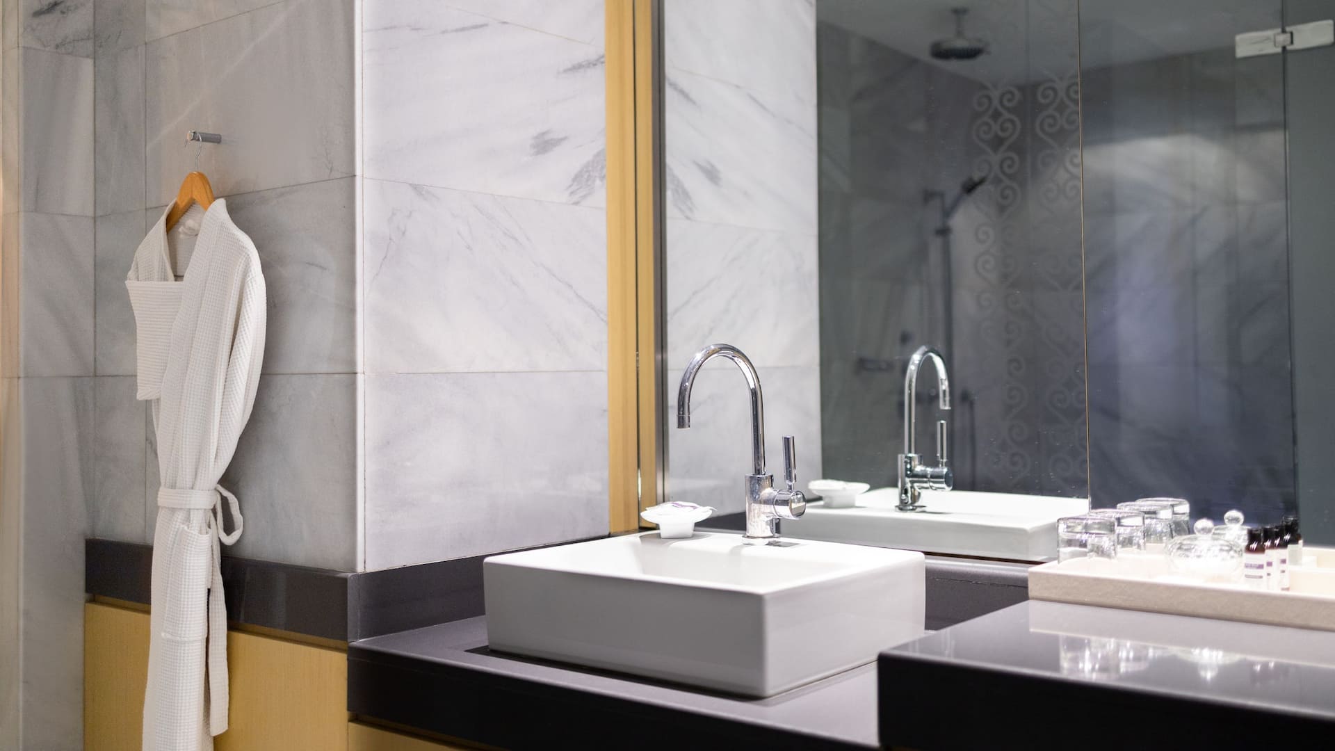 第 4，共 5 Hyatt Regency Dushanbe Dushr Standard Room Bathroom