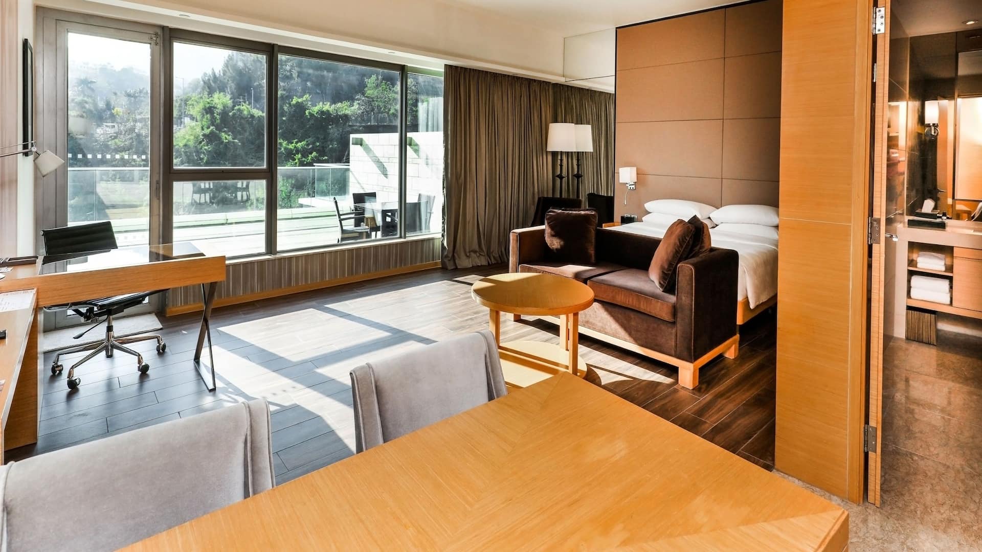 2/3 Hyatt Regency Hong Kong, Sha Tin King Bed Balcony Layout