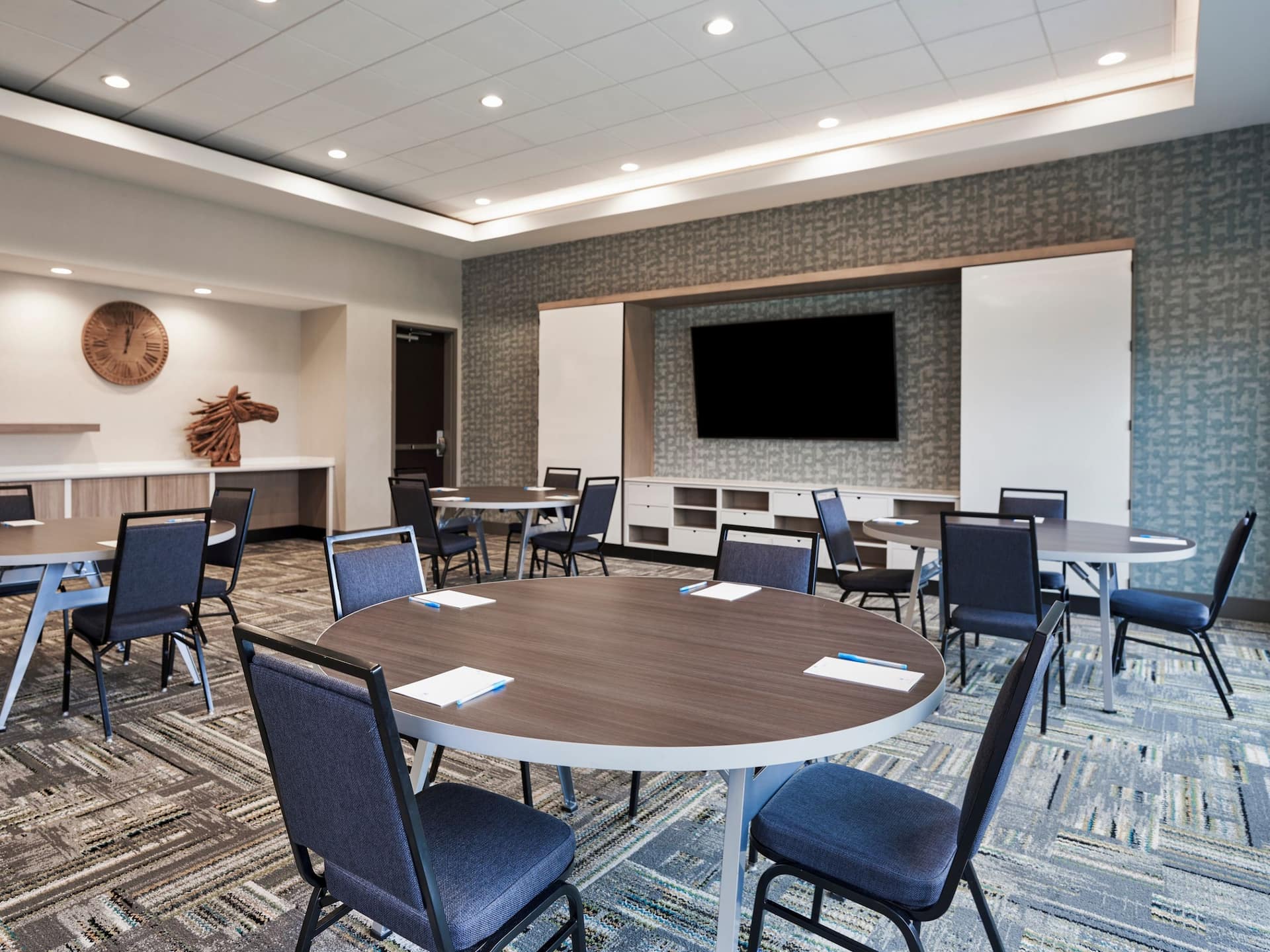 Hyatt House Louisville - East Meeting Space Rounds Wall View
