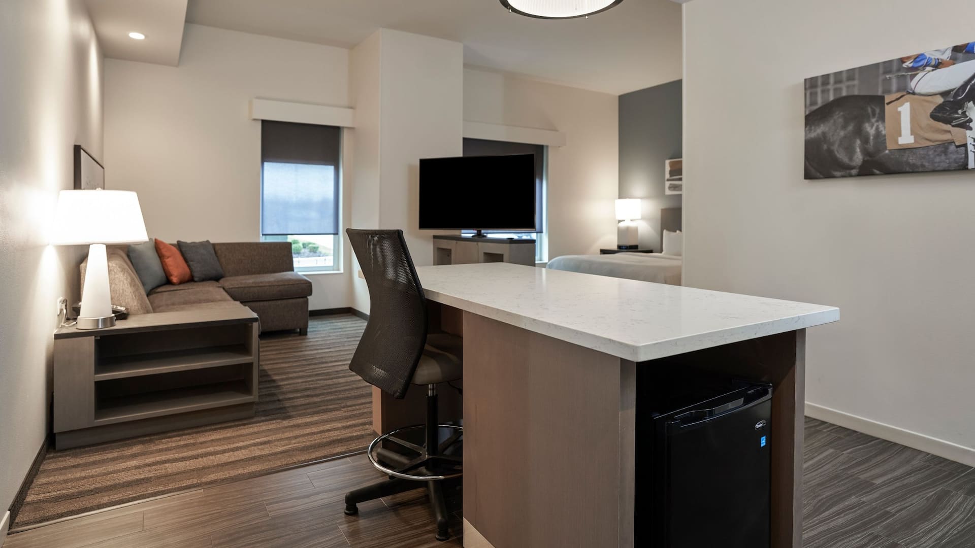 1 de 4 Hyatt House Louisville - East Studio Suite Full View