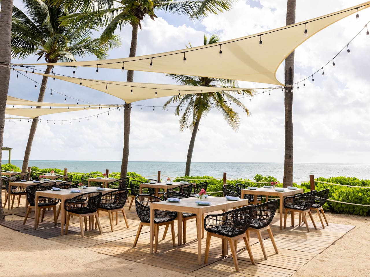 Lola Beach Club Outdoor Dining Club