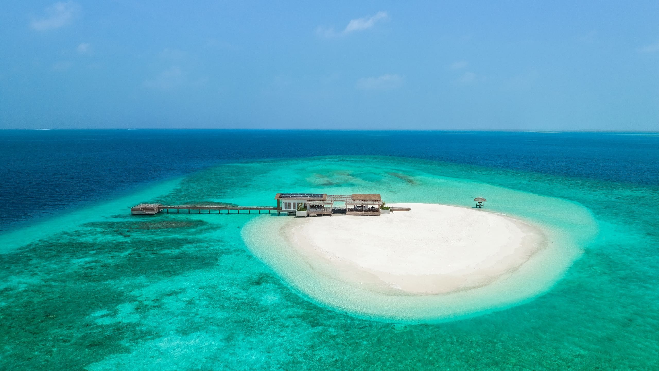 第 1，共 7 Alila Kothaifaru Maldives The Shack Private Sandbank Daytime