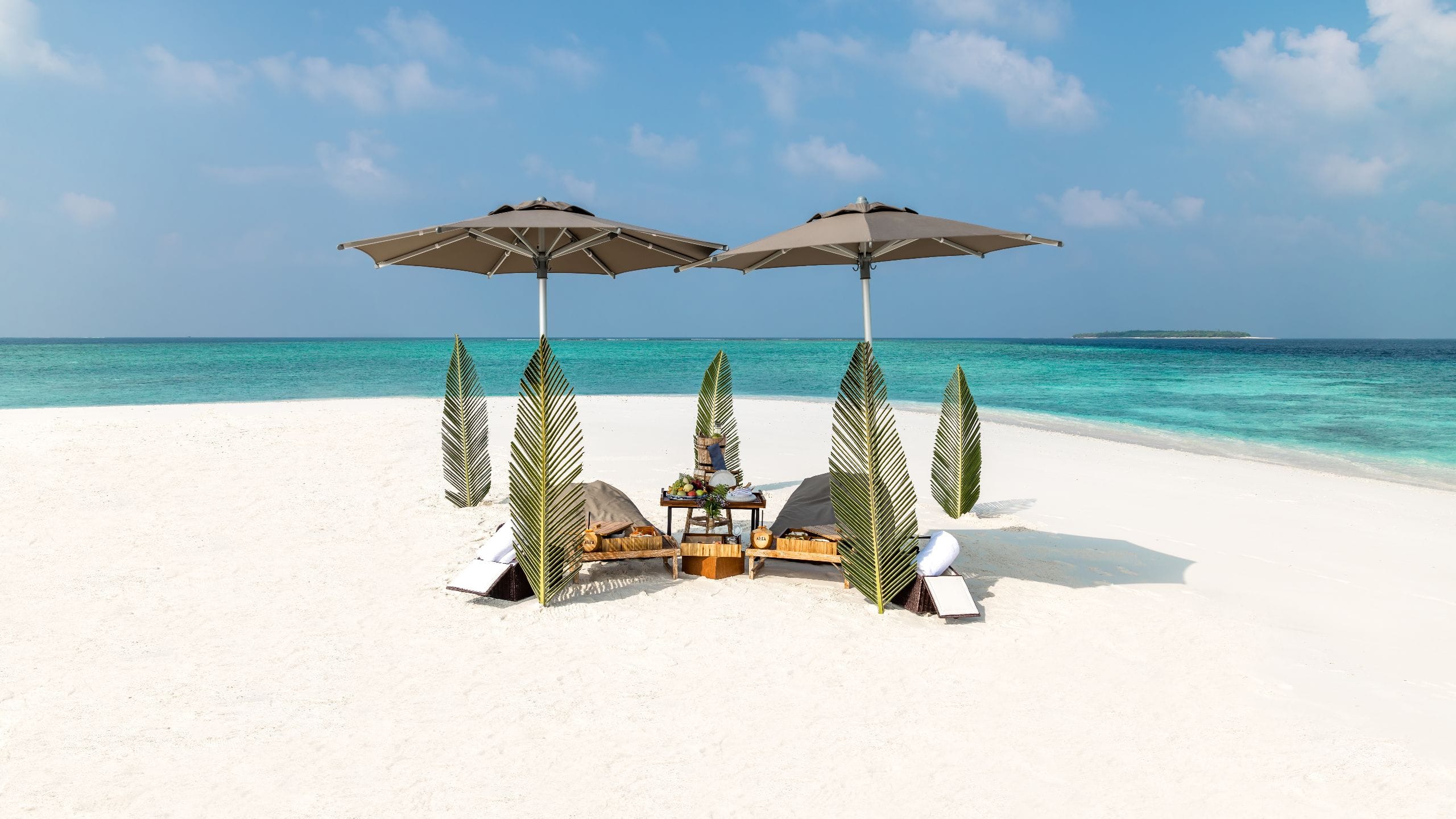 Alila Kothaifaru Maldives The Shack Private Sandbank Picnic
