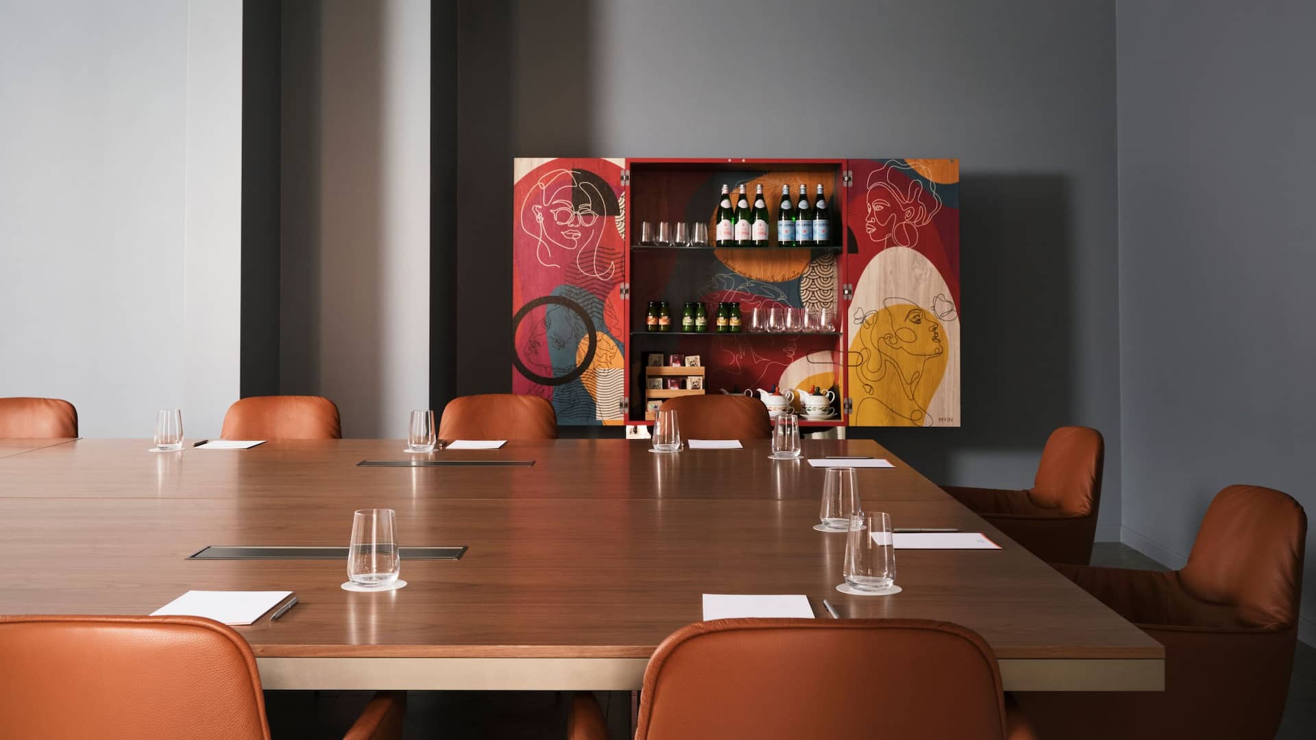 2 di 2 Hyatt Centric Murano Venice Boardroom Coffee Station