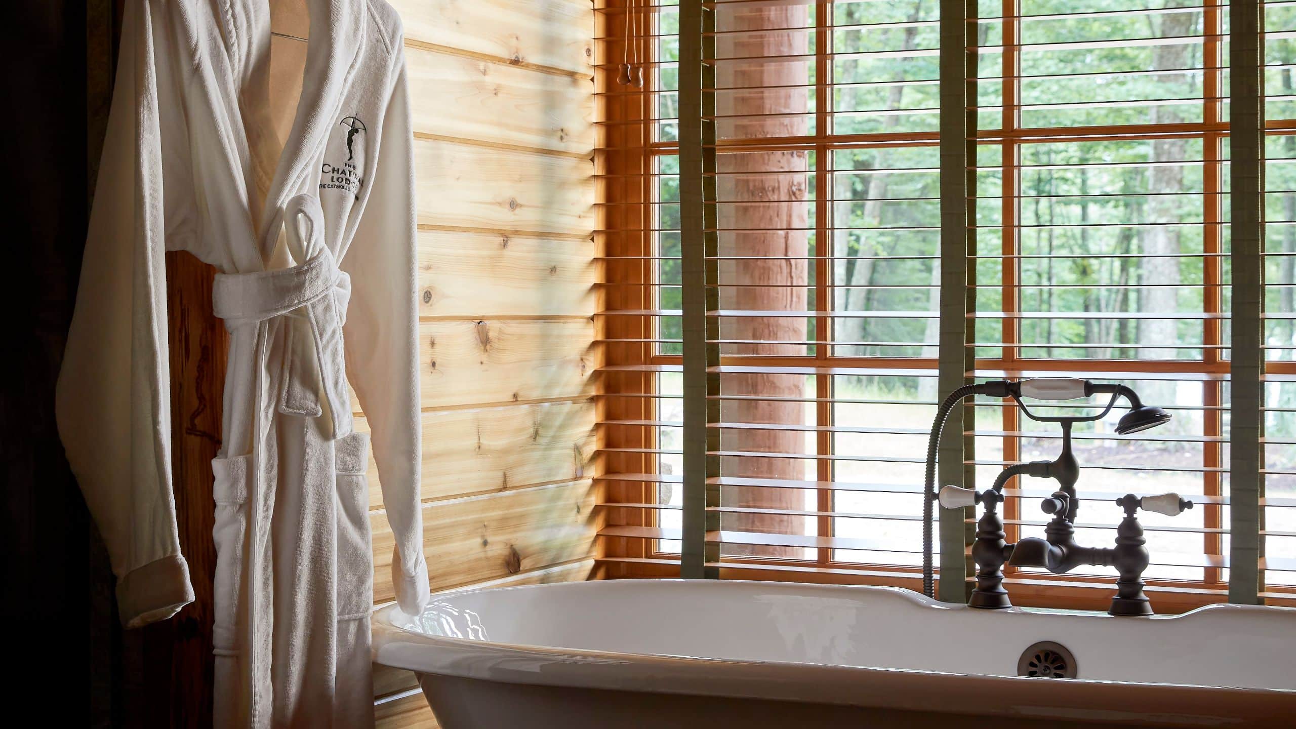 3 of 4 The Chatwal Lodge Eagle Watch Bathroom Soaking Tub Robe