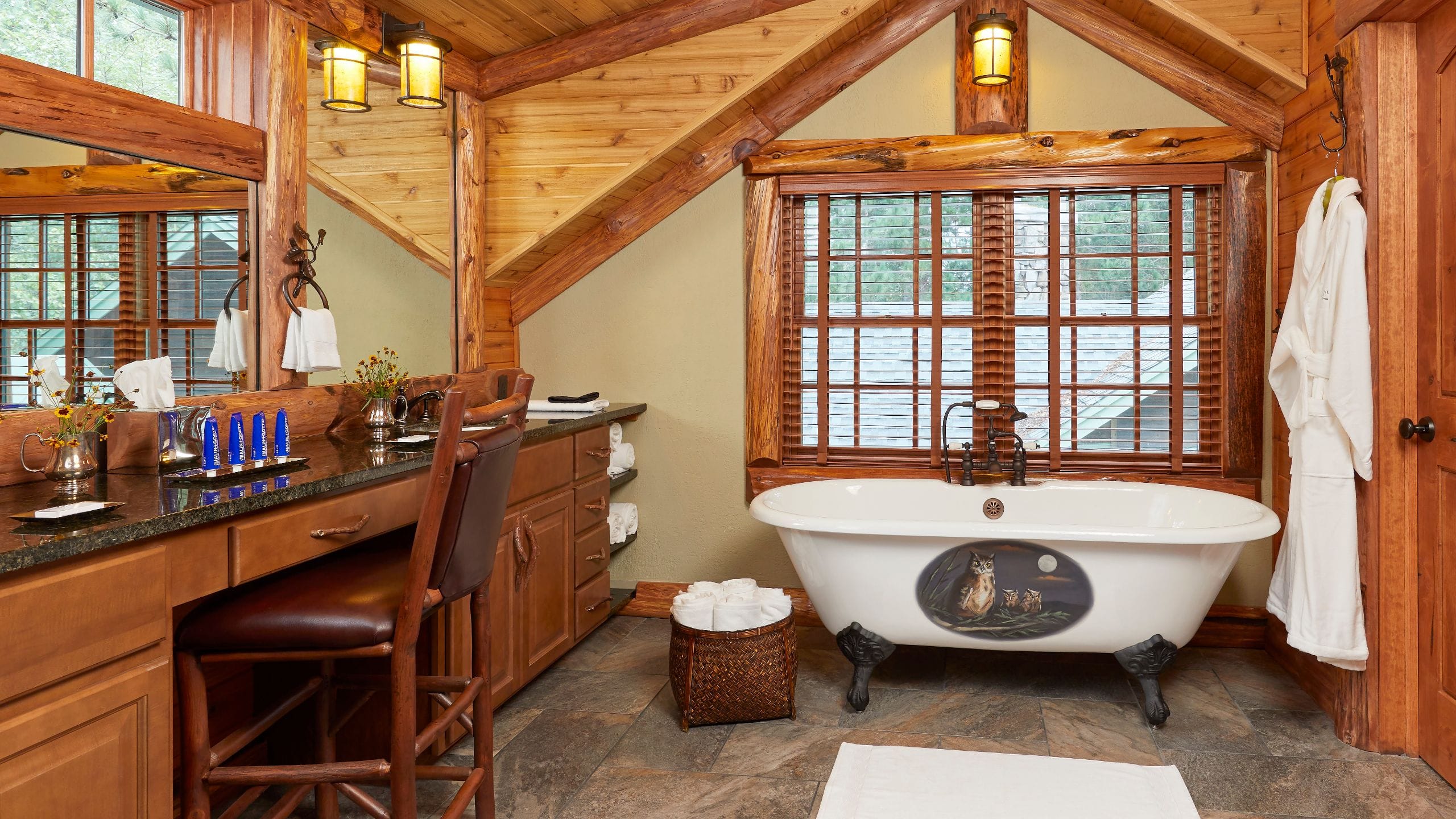 6 of 8 The Chatwal Lodge Elk Retreat Queen Bedroom Bathroom
