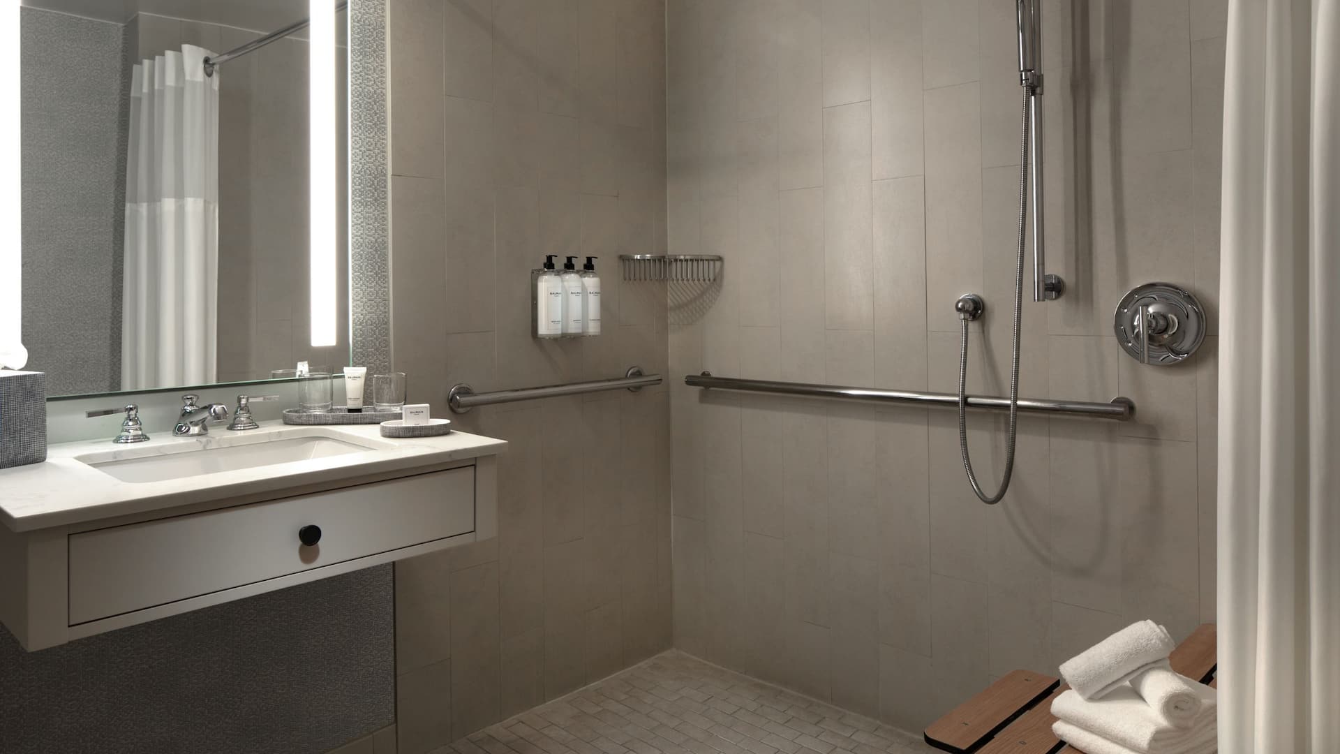 第 4，共 4 Grand Hyatt Tampa Bay Ada Accessible Bathroom Shower