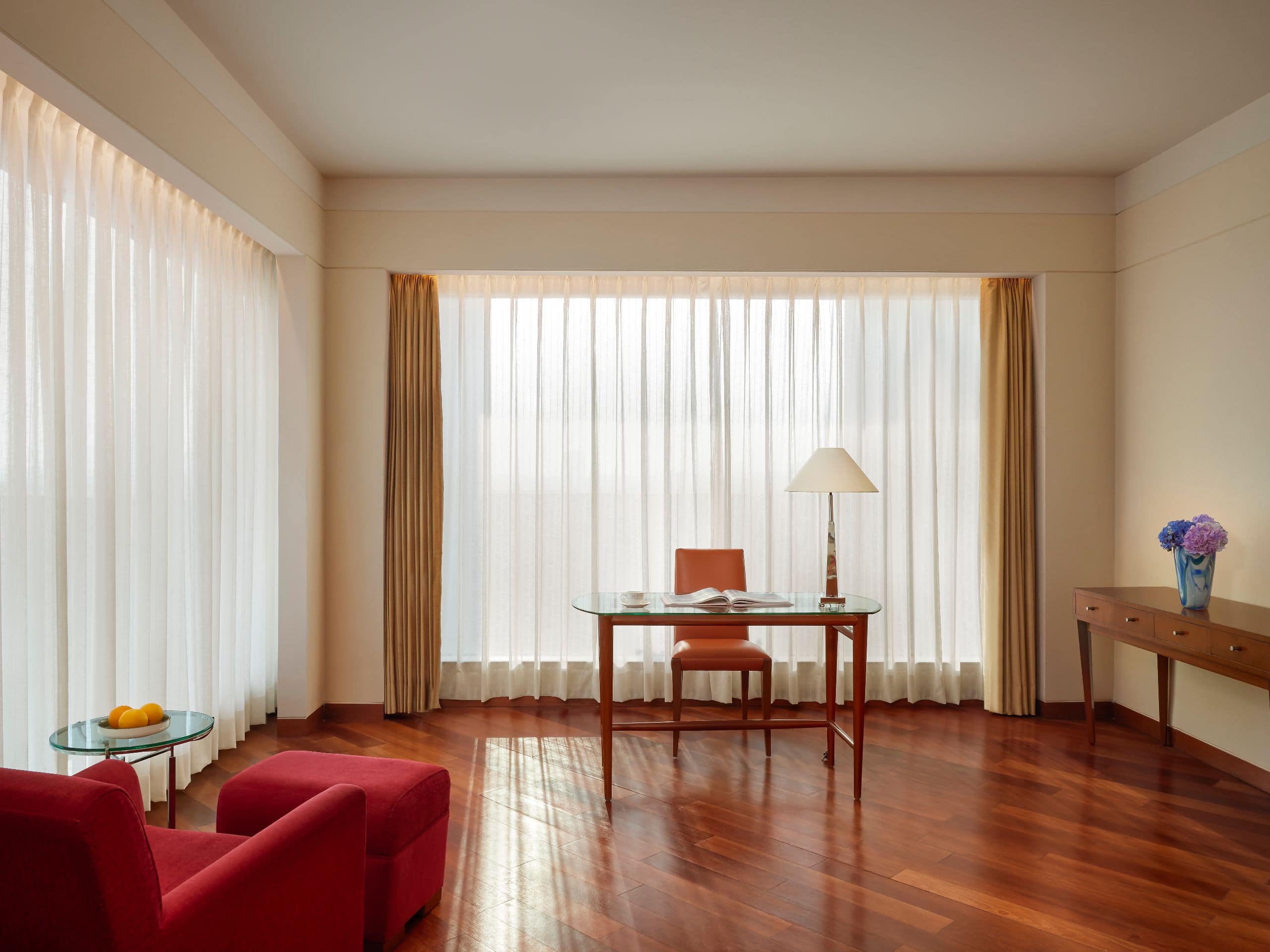  Diplomatic Suite Desk