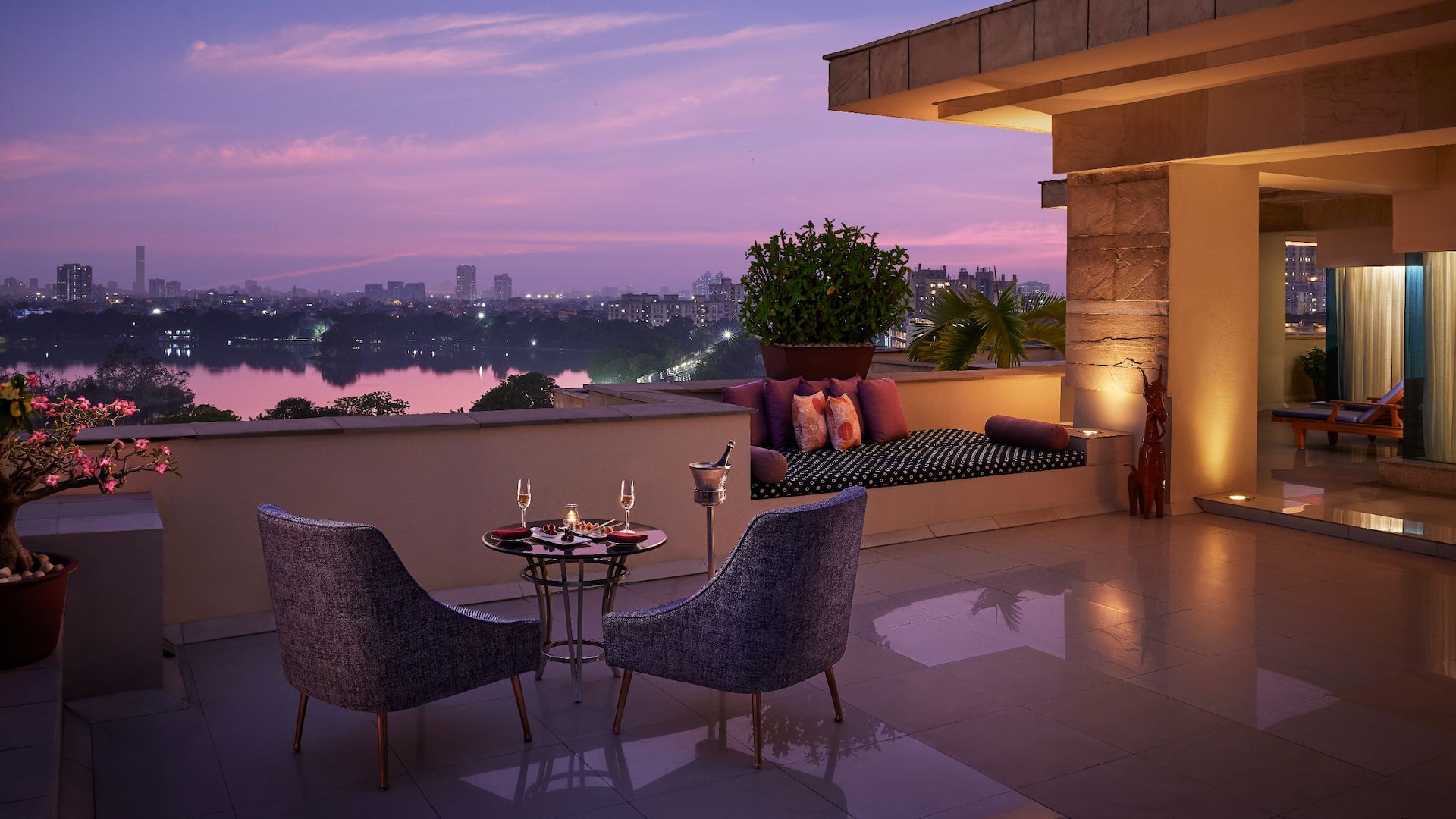 第 2，共 8 Hyatt Regency Kolkata Diplomatic Suite Terrace Dusk
