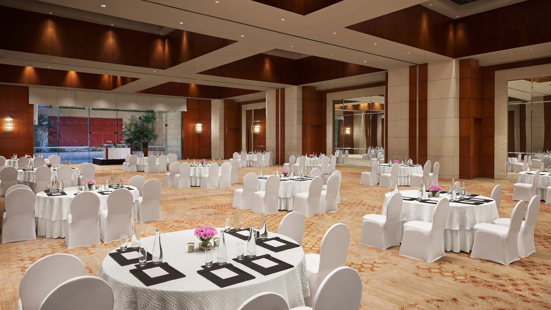 Hyatt Regency Kolkata Conference Meeting Round Table Setup