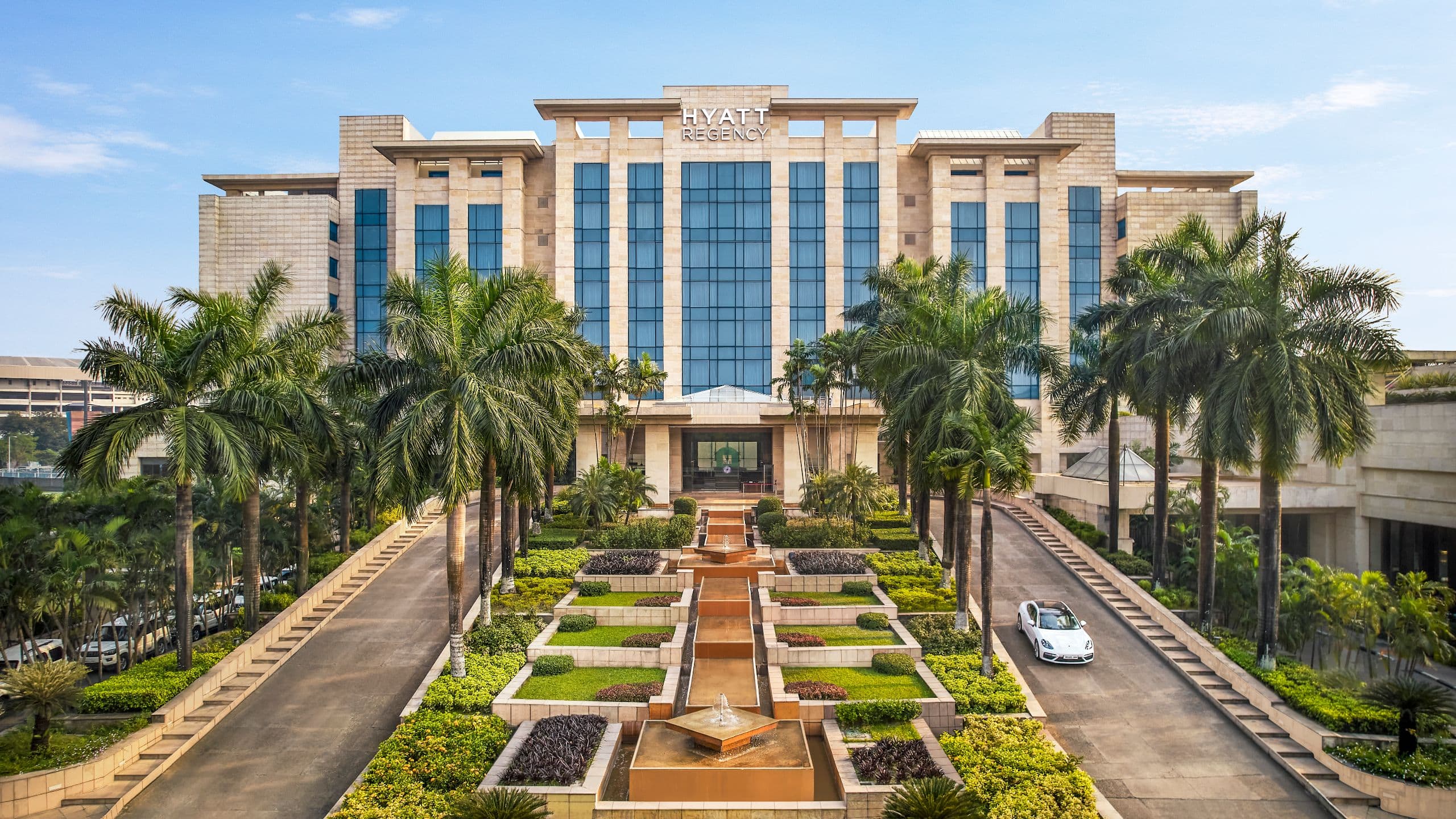 Hyatt Regency Kolkata Hotel Exterior Front Drive Daytime