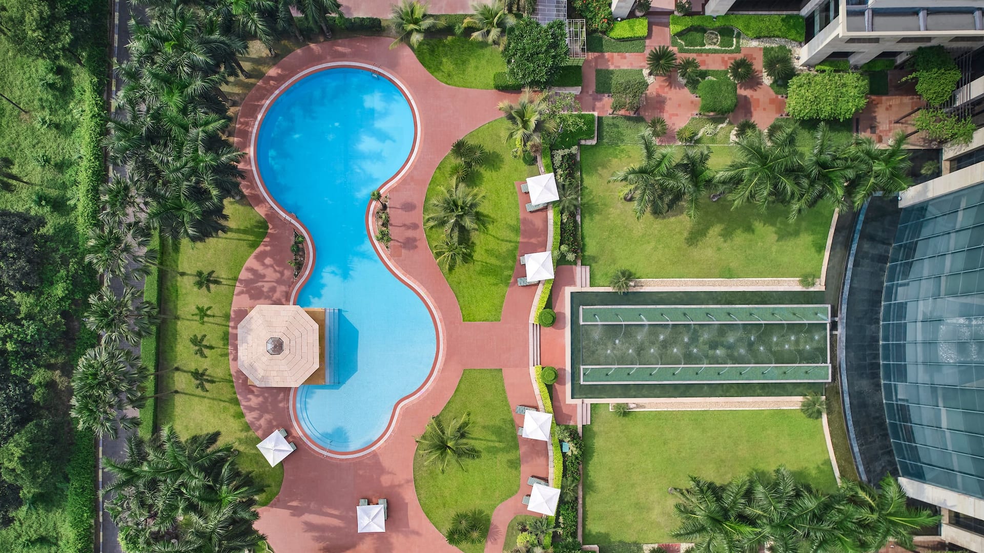 第 1，共 2 Hyatt Regency Kolkata Pool Daytime Aerial