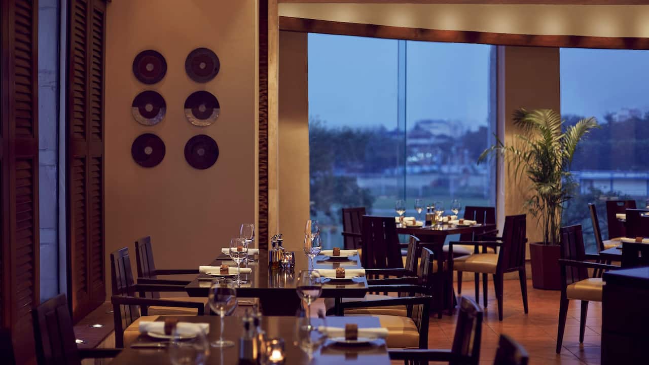 La Cucina Dining Table