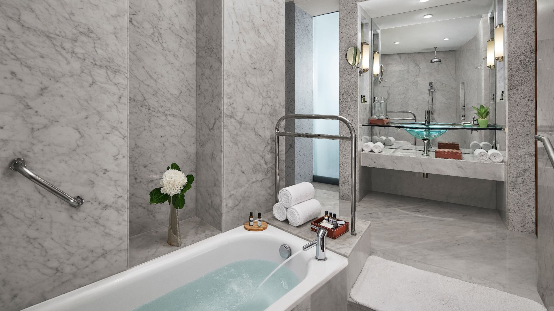 第 6，共 7 Hyatt Regency Kolkata Regency King Suite Bathroom
