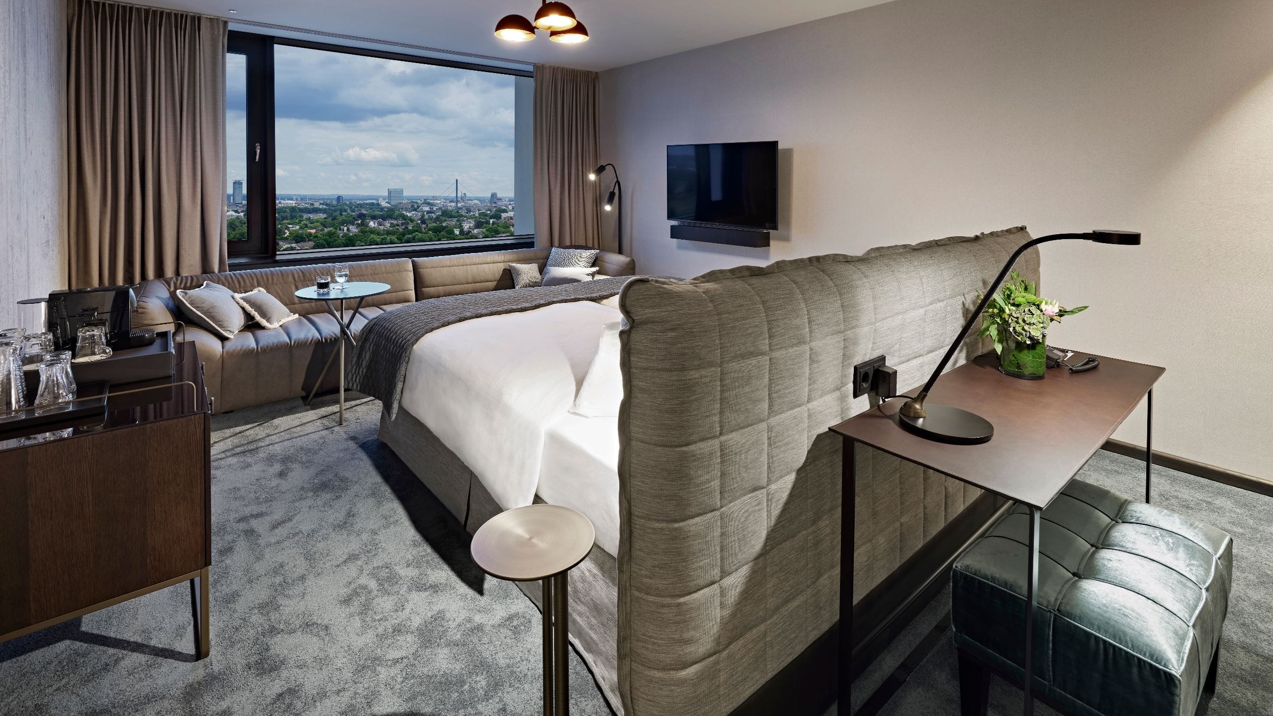 2/5 Lindner Congress Hotel Dusseldorf One King Bed Premium