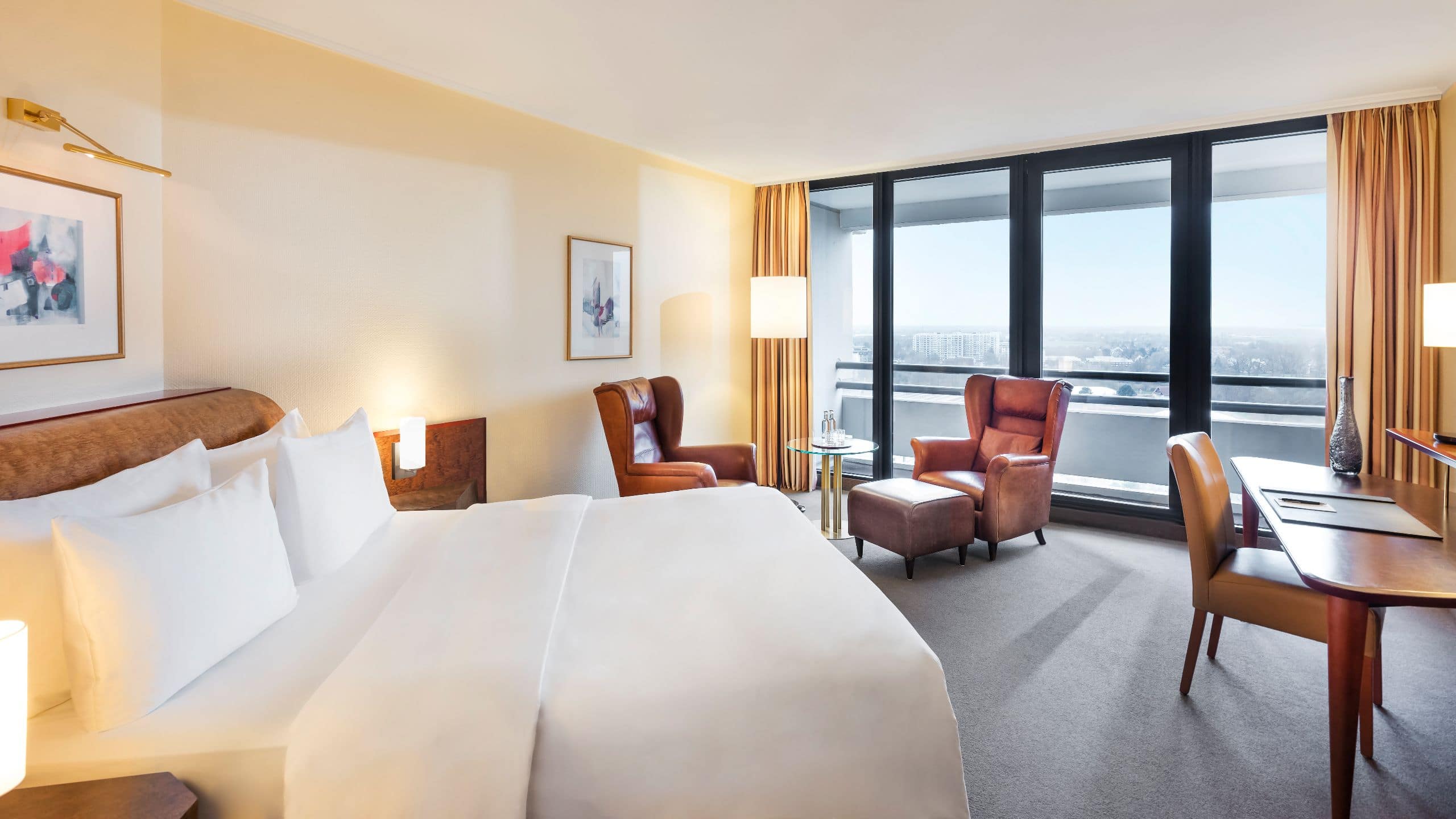 1/5 Lindner Congress Hotel Dusseldorf One Queen Bed Overview