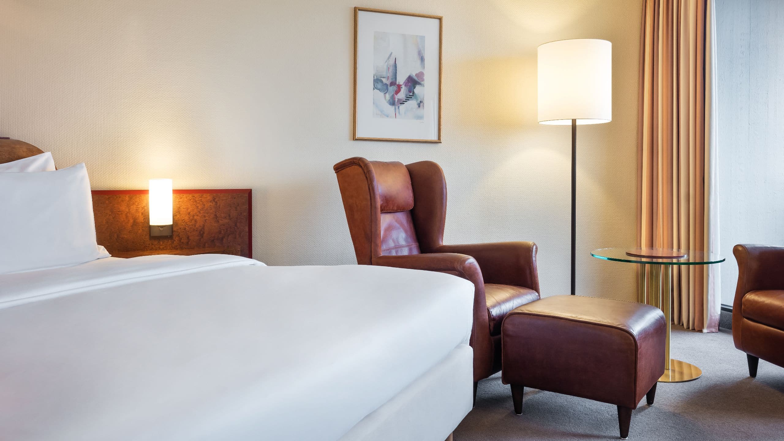3/5 Lindner Congress Hotel Dusseldorf One Queen Bed