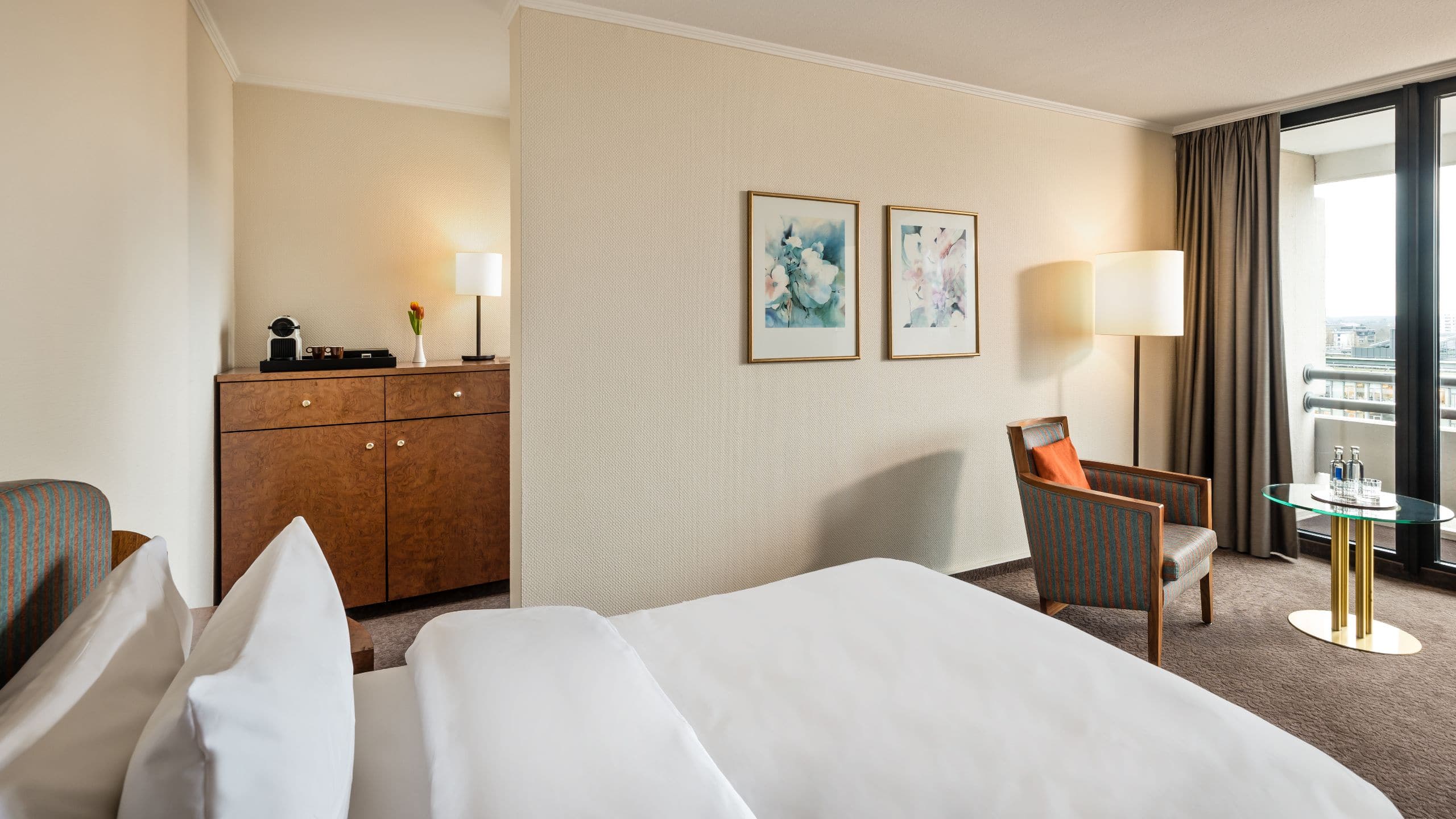 2/5 Lindner Congress Hotel Dusseldorf One Twin Bed Deluxe