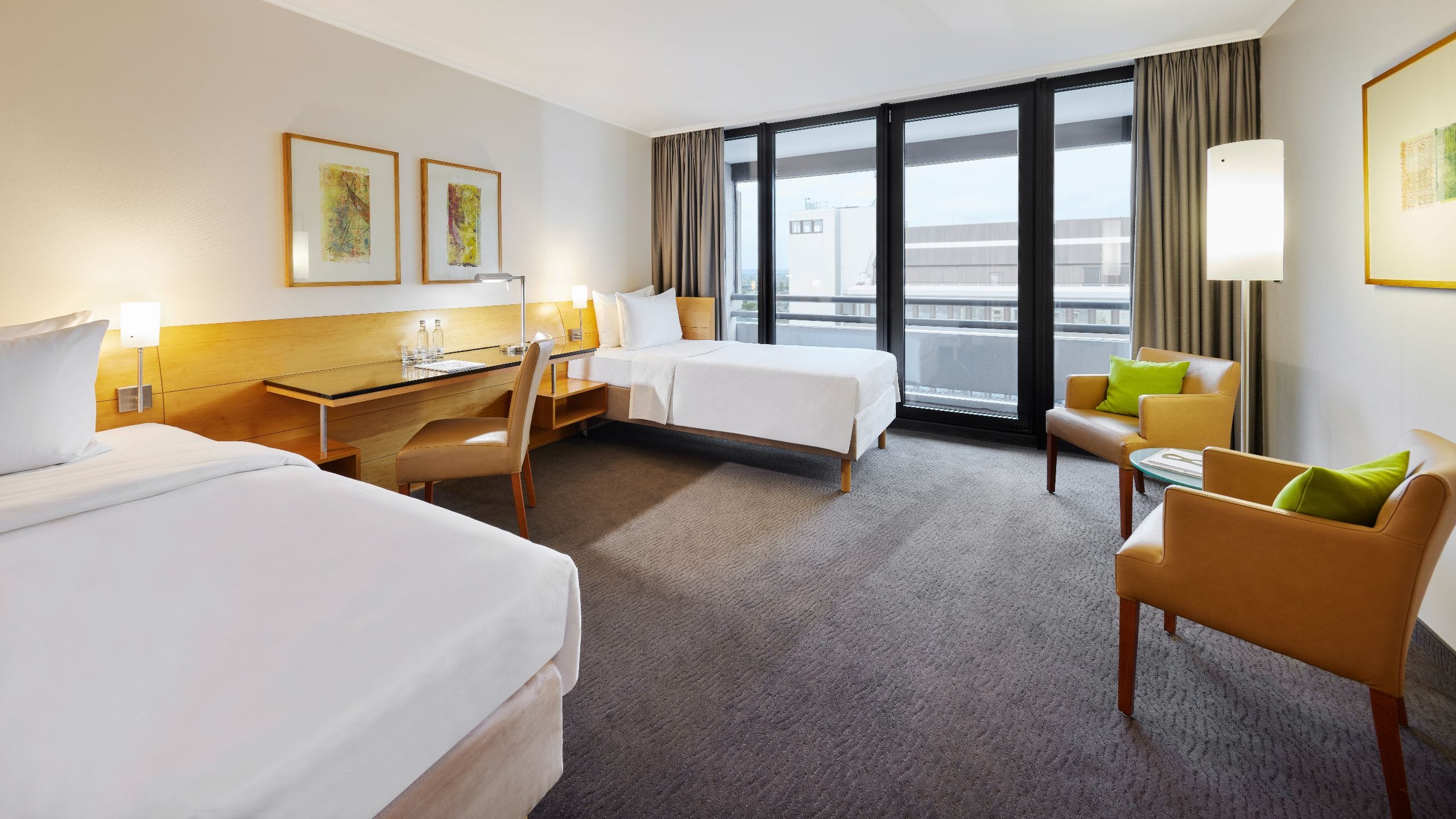 1/5 Lindner Congress Hotel Dusseldorf Two Twin Beds Overview