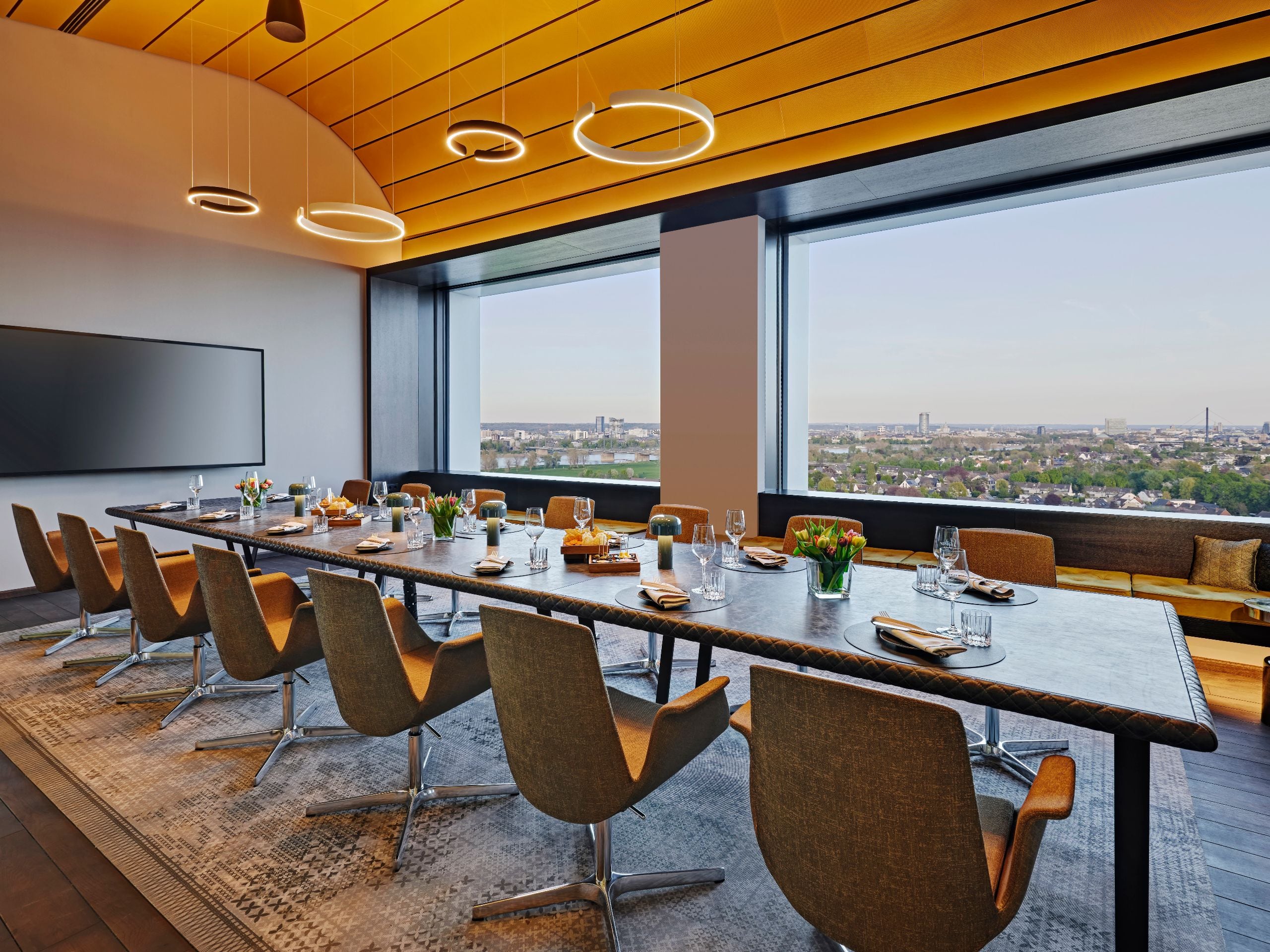 Lindner Congress Hotel Dusseldorf Meeting Skylounge Table