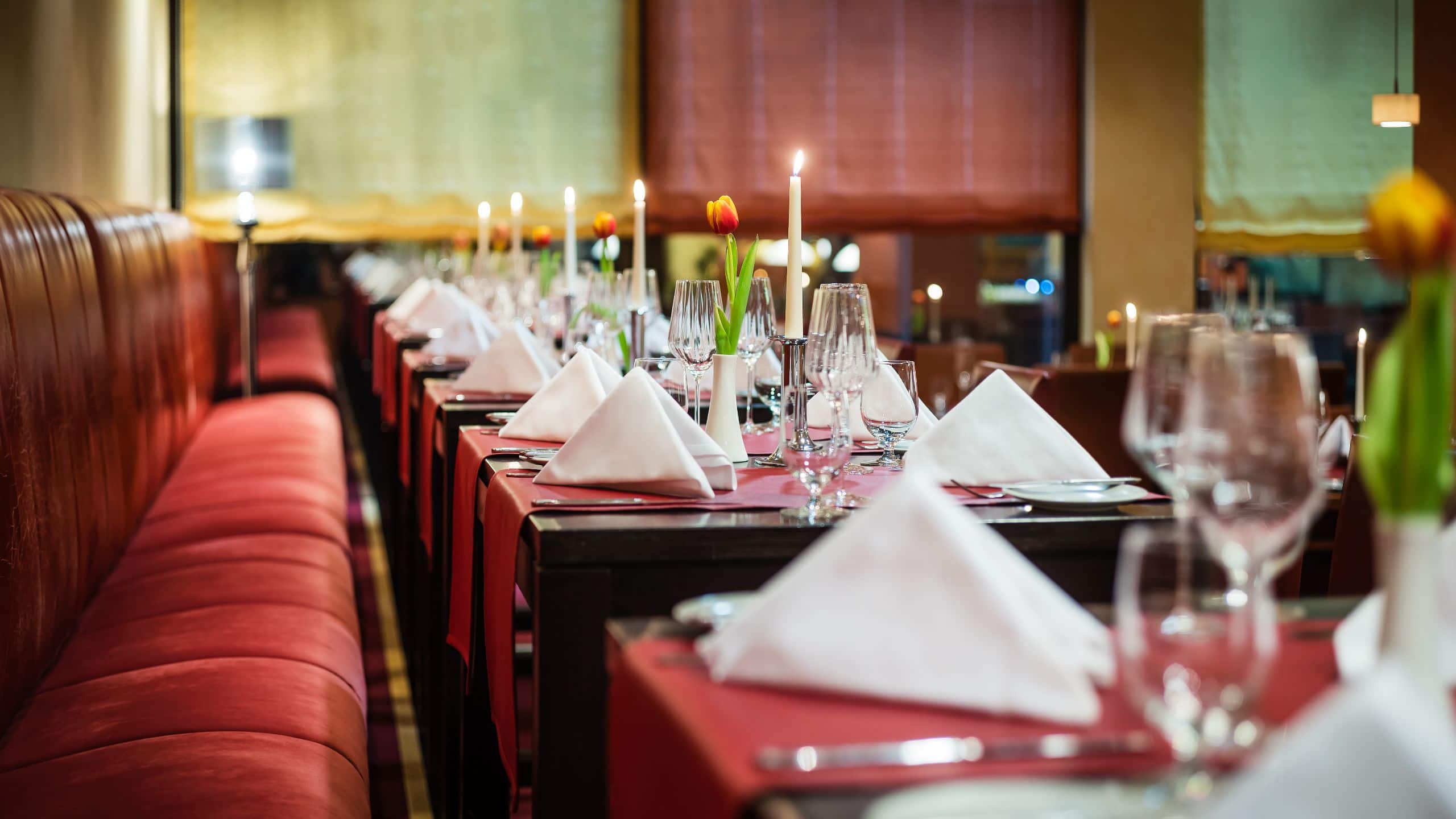 Lindner Congress Hotel Dusseldorf Restaurant Table