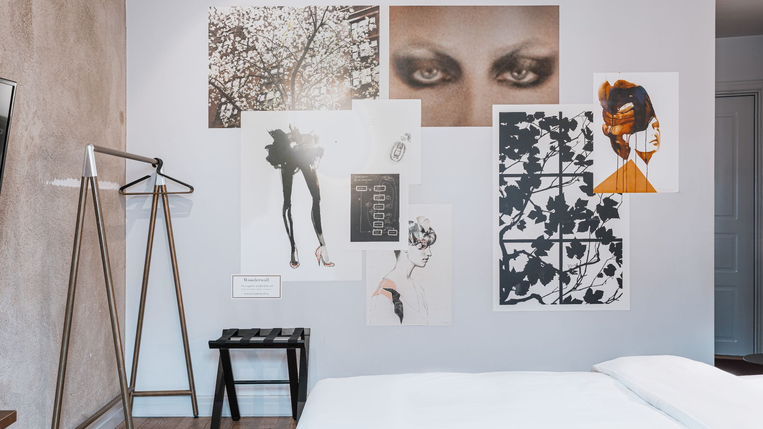 2 von 7 Story Hotel Riddargatan King Bed Room Wall Art