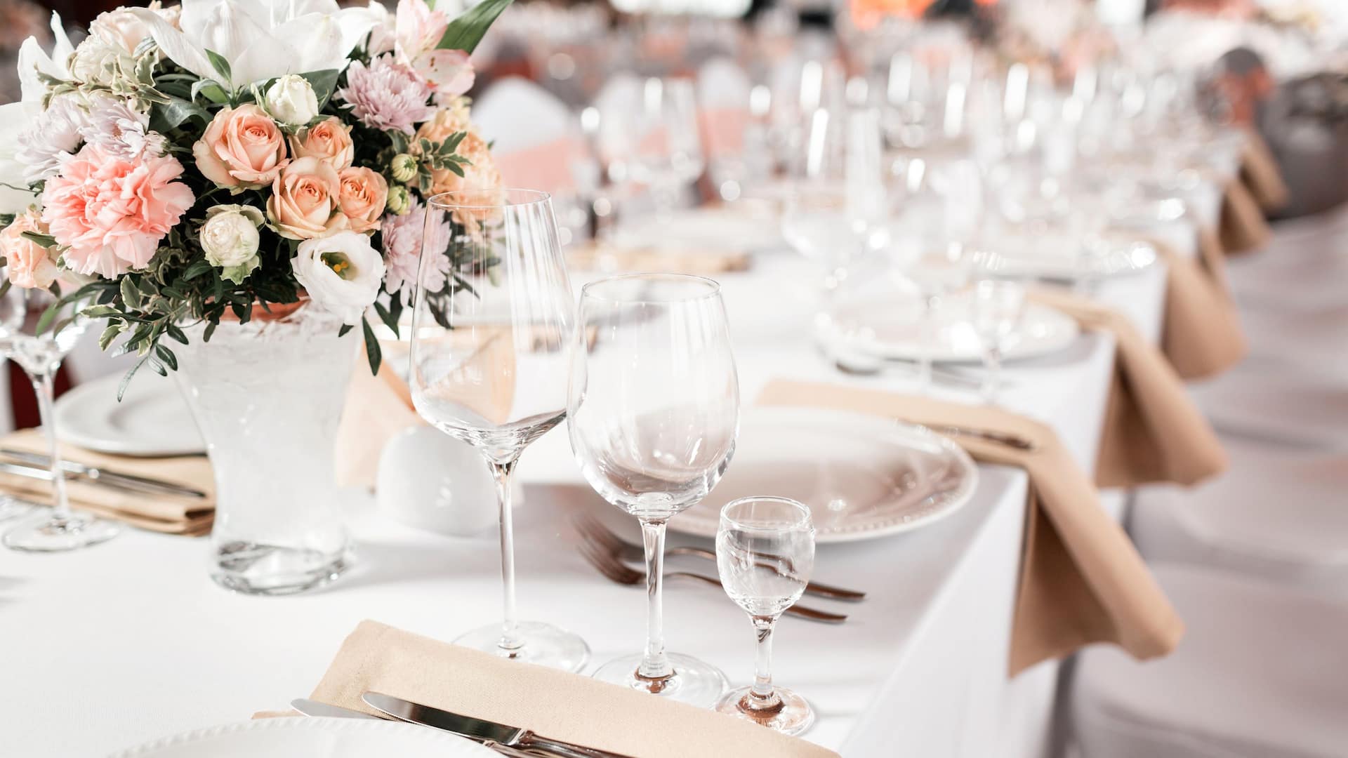 Hyatt Place Toronto/Mississauga Centre Wedding Reception Table Setup