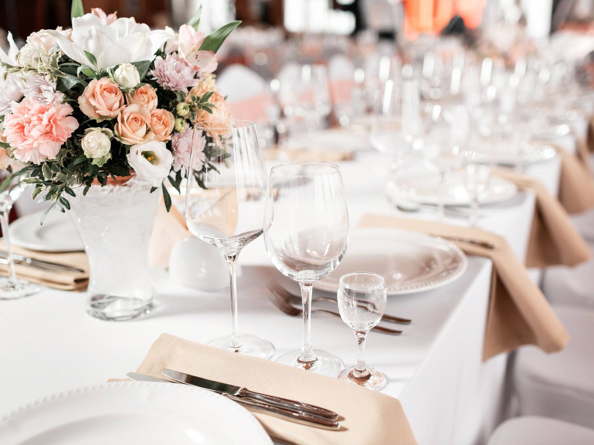 Hyatt Place Toronto/Mississauga Centre Wedding Reception Table Setup