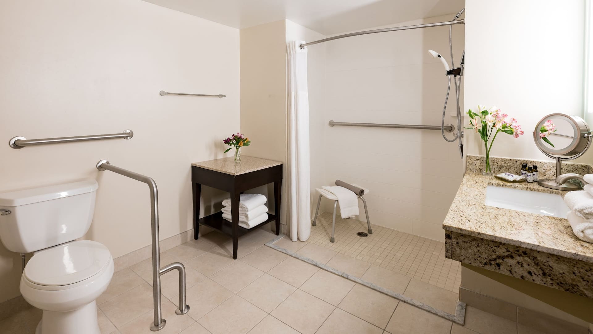 Hyatt Regency Green Bay Accessible Bathroom