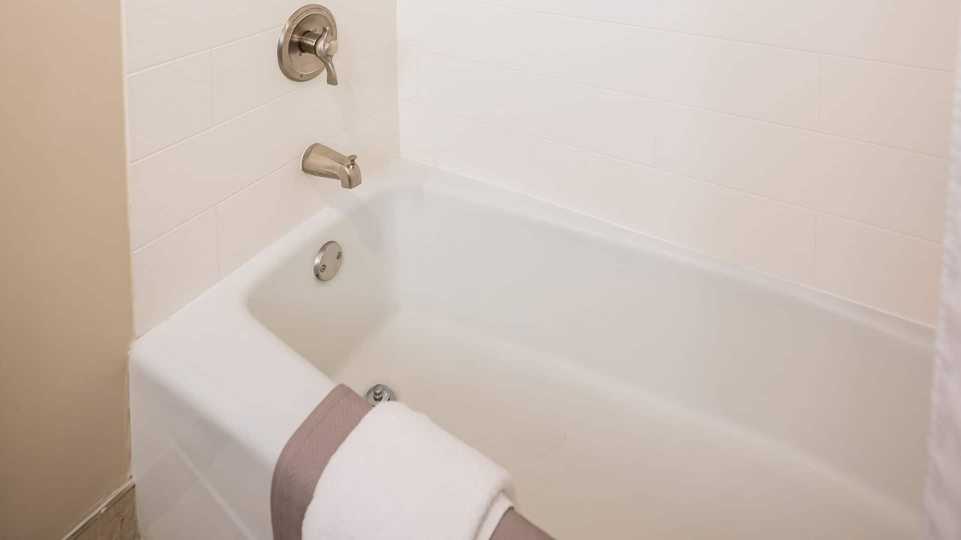 4 of 5 Hyatt Regency Green Bay King Balcony Bathroom Shower