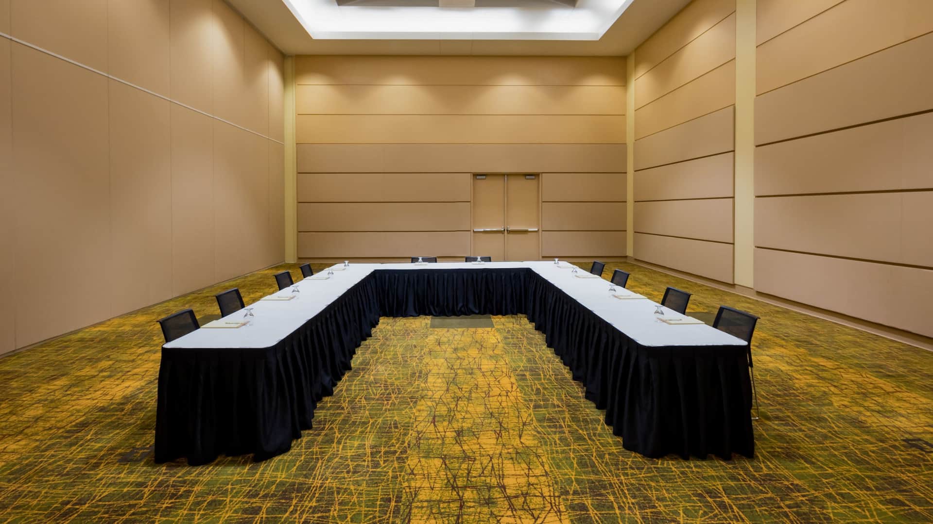 Hyatt Regency Green Bay Meeting Room Centered