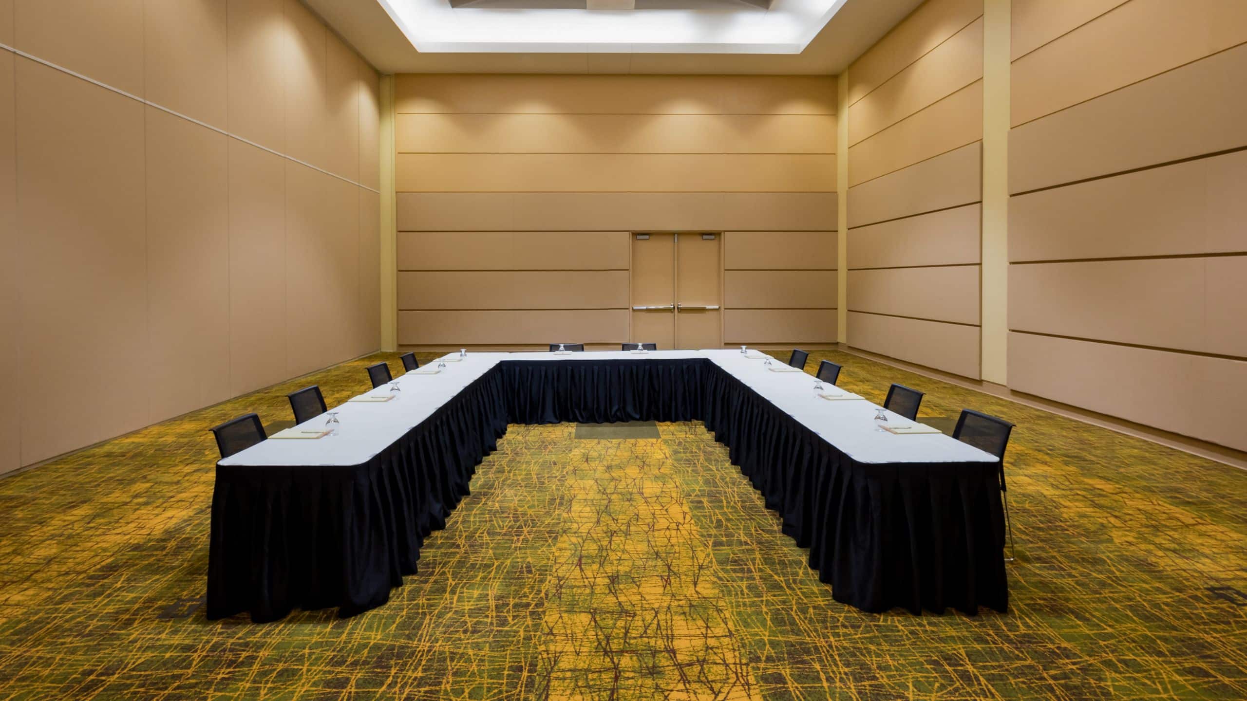 Hyatt Regency Green Bay Meeting Room Centered