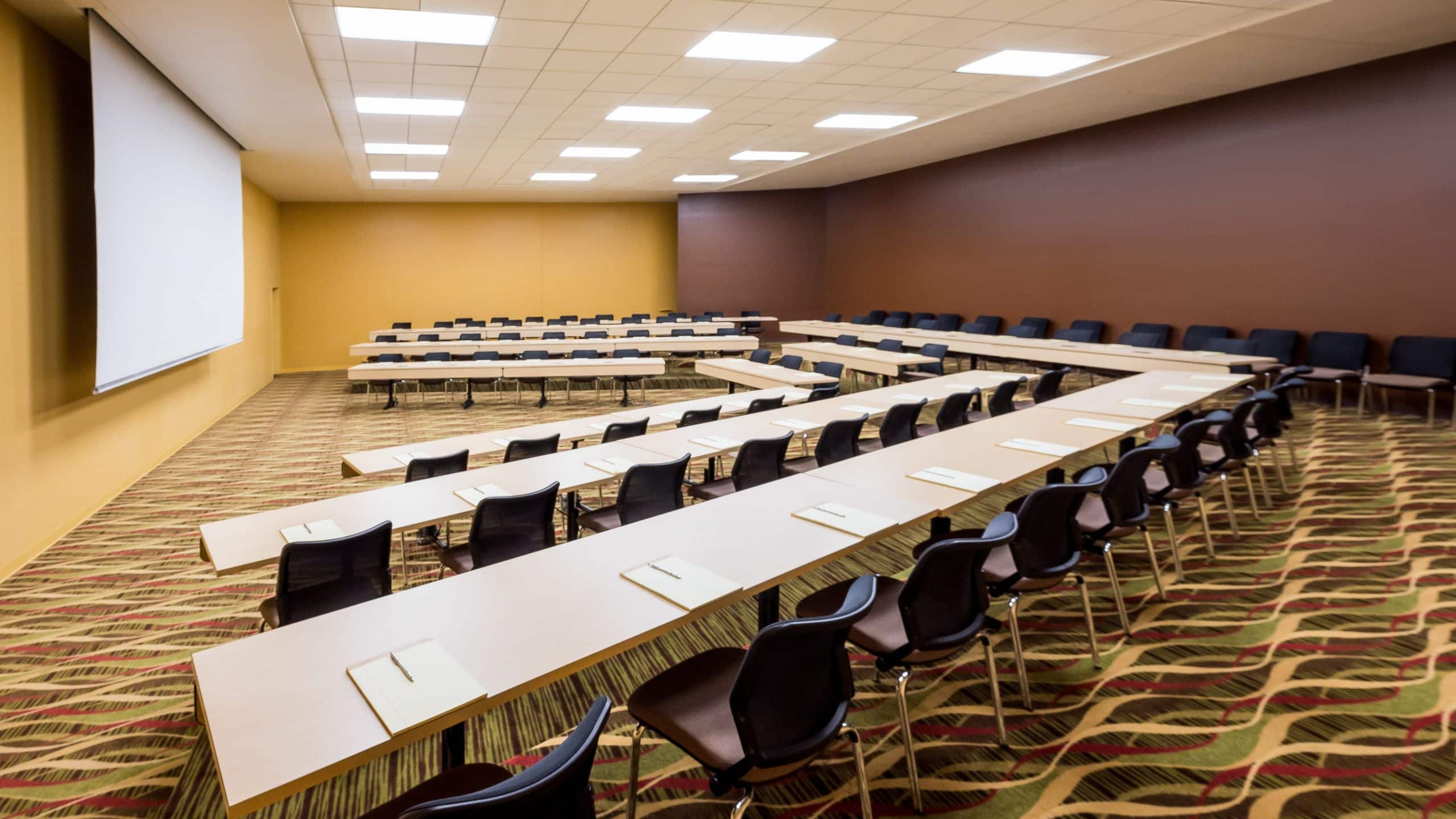 Hyatt Regency Green Bay Meeting Tables And Chairs Side View