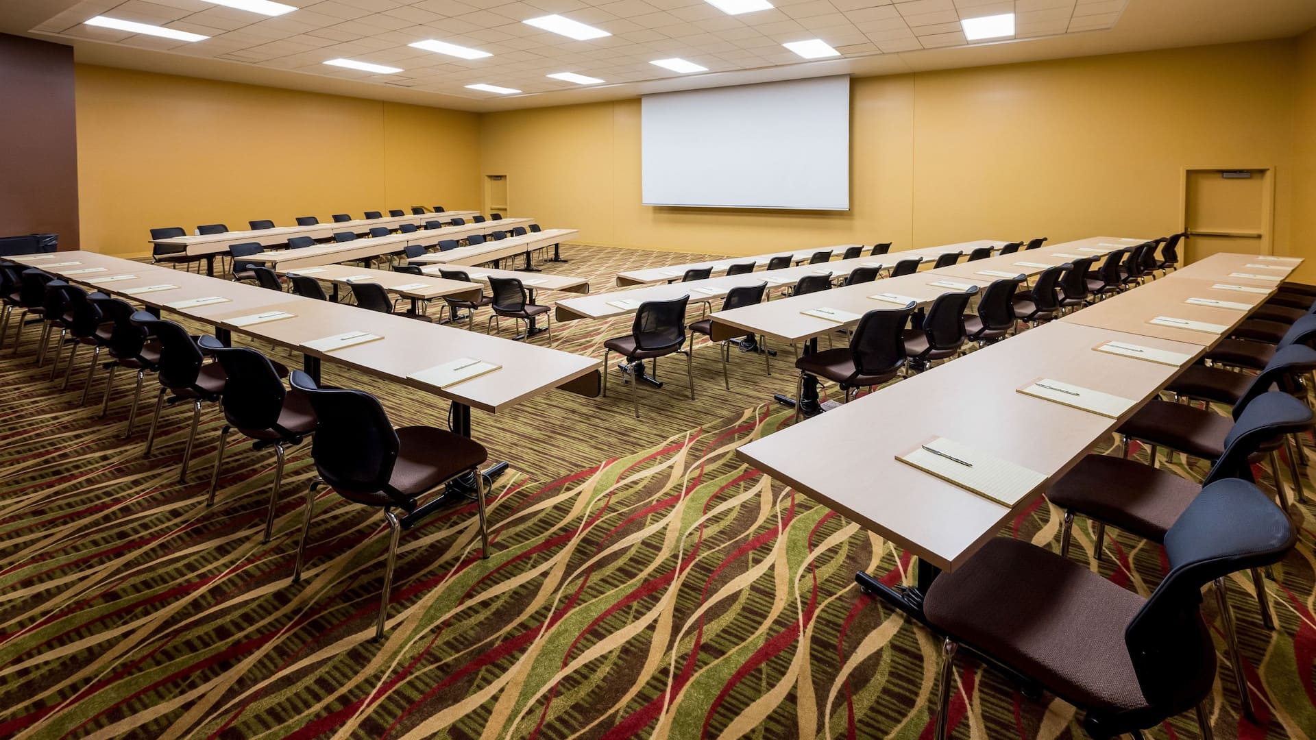 Hyatt Regency Green Bay Meeting Room Table And Chairs Angled