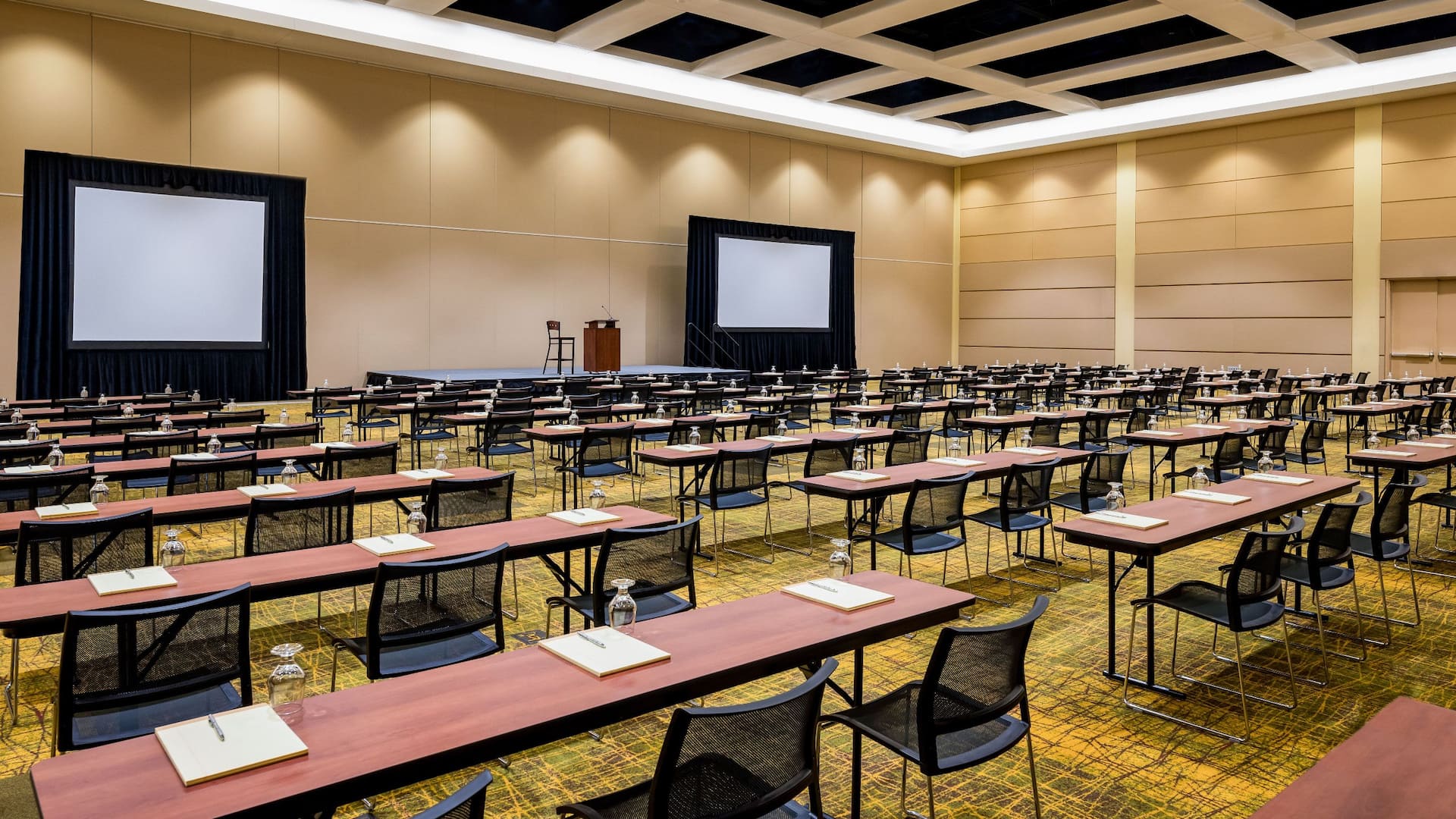 Hyatt Regency Green Bay Meeting Room Dual Screens Side
