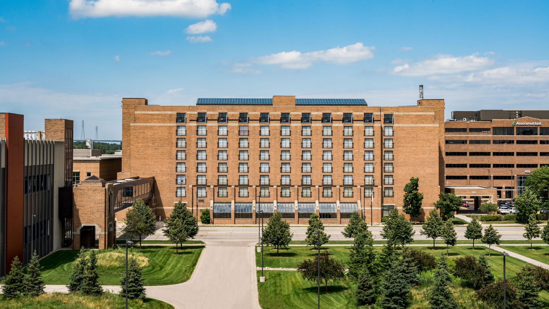 Hyatt Regency Green Bay Exterior Side View