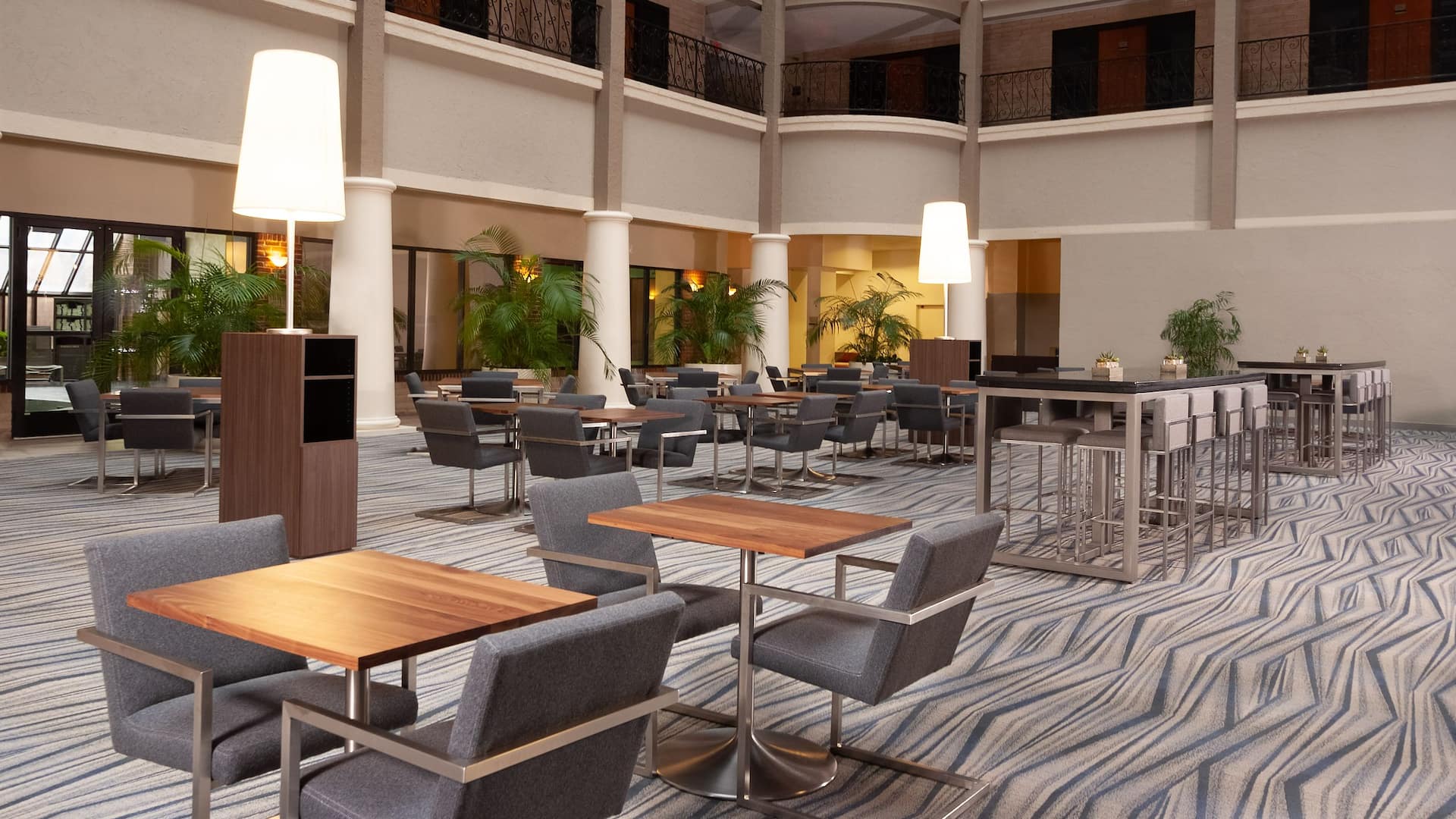 Hyatt Regency Green Bay Breakfast Area Lobby