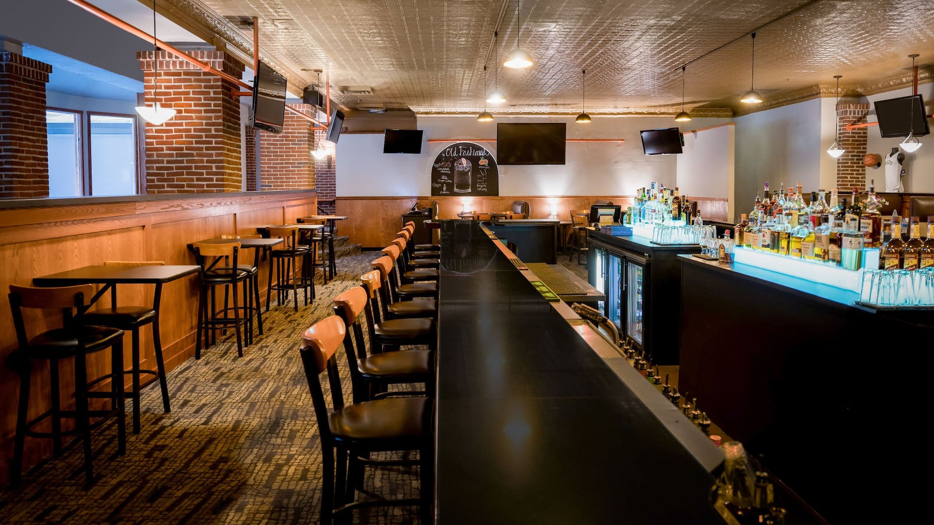 Hyatt Regency Green Bay Pub333 Long Bar View