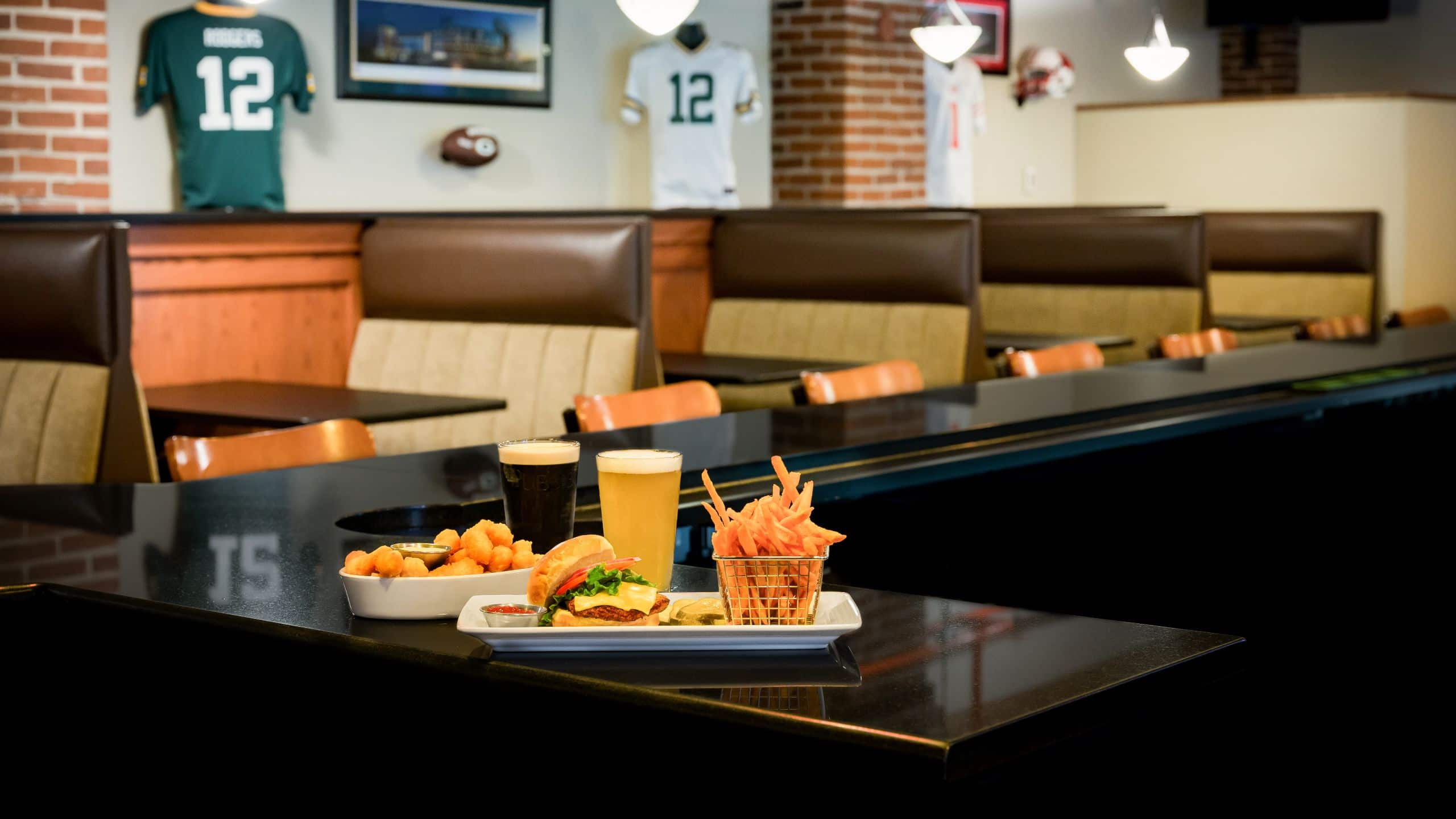 Hyatt Regency Green Bay Pub333 Beers Platters Wide