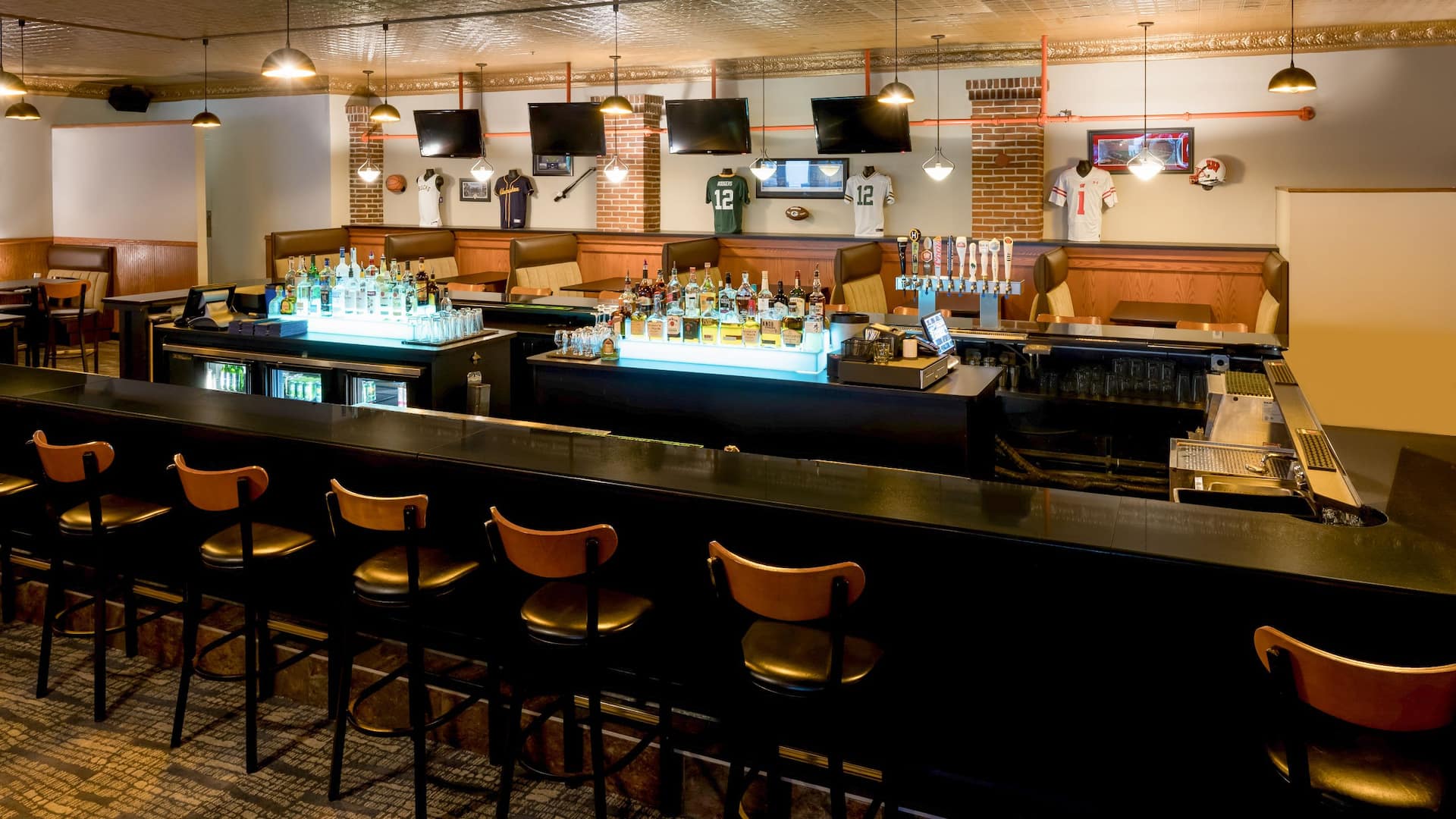 Hyatt Regency Green Bay Pub333 Bar Side View
