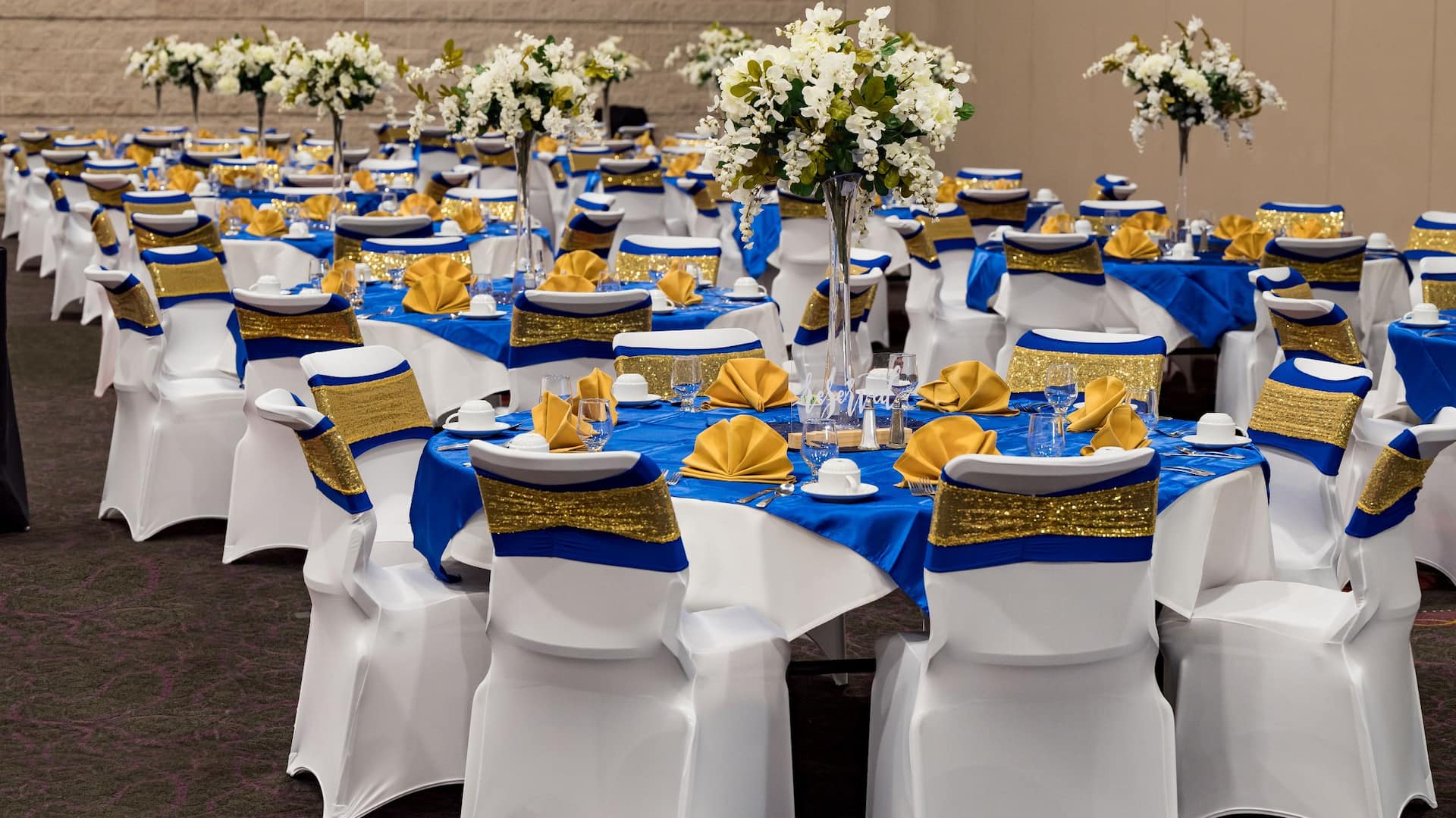 Hyatt Regency Green Bay Quinceanera Tables Angled View