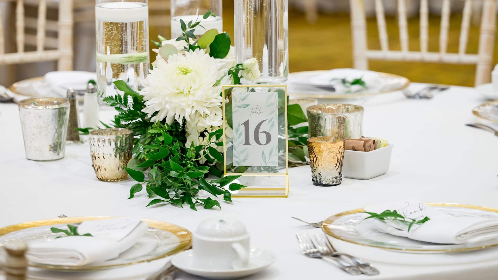 1 of 1 Hyatt Regency Green Bay Wedding 10 Table Vertical