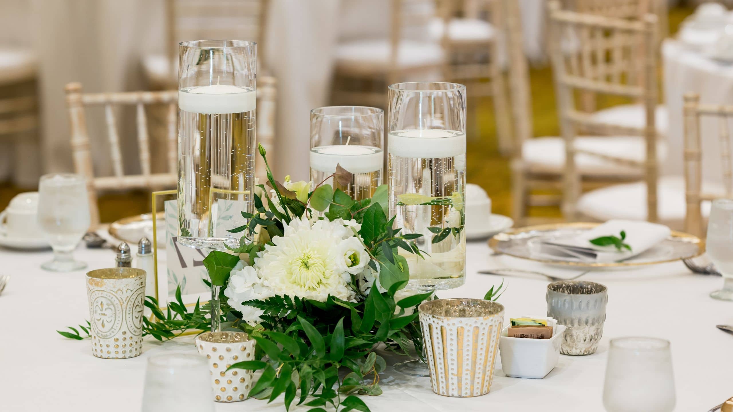 Hyatt Regency Green Bay Wedding Table Tight Centered
