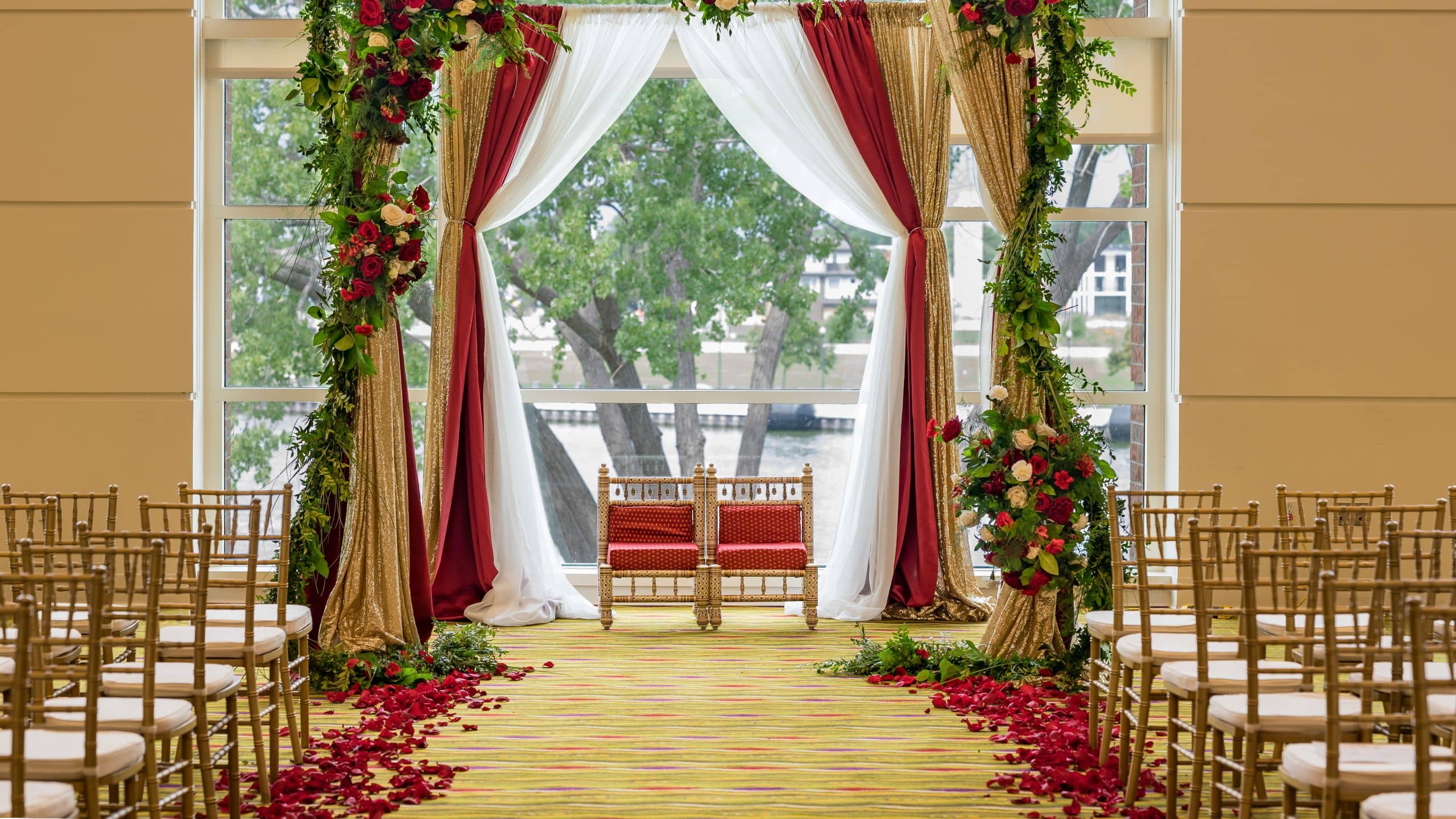 Hyatt Regency Green Bay Wedding Arch Tight